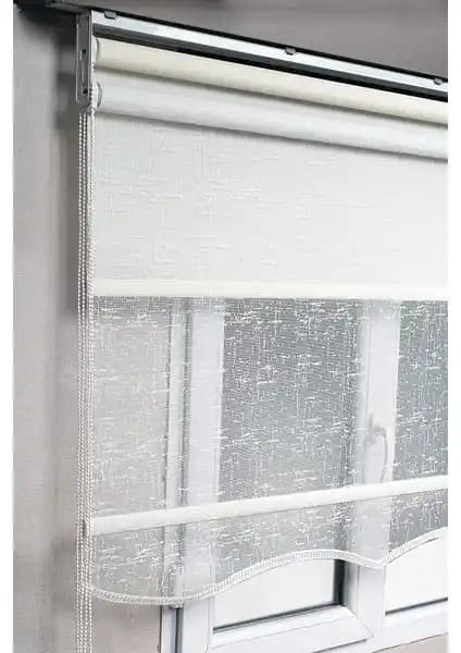 Perde Seçiminde Karşılaştırma: Çizgili Beyaz Tül ve Zebra Stor Perdeler