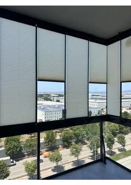 Plise Perdeler: Cam Balkon ve Ofis Kullanımı İçin Dayanıklı ve Şık Modeller