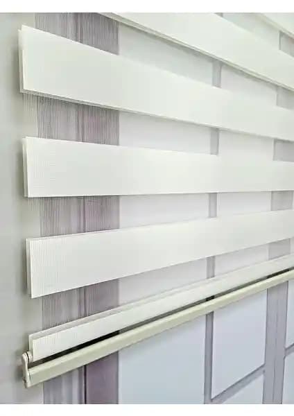 Zebra Stor Perde Ekru MZ508 Karşılaştırması: Tasarım, Dayanıklılık ve Kullanım Kolaylığı