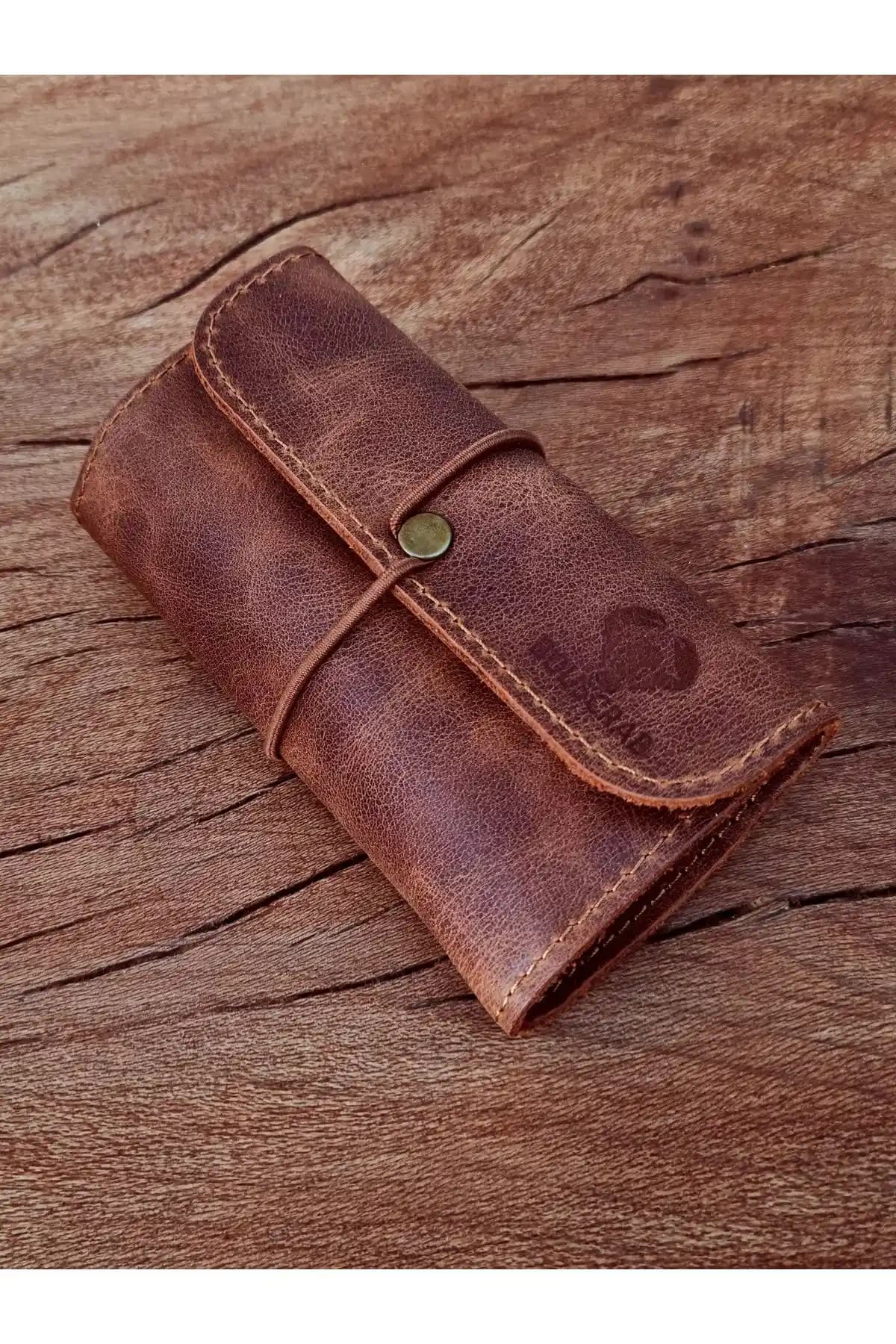 English Leather ve Falconetti Kahverengi Süet Tütün Kesesi Karşılaştırması