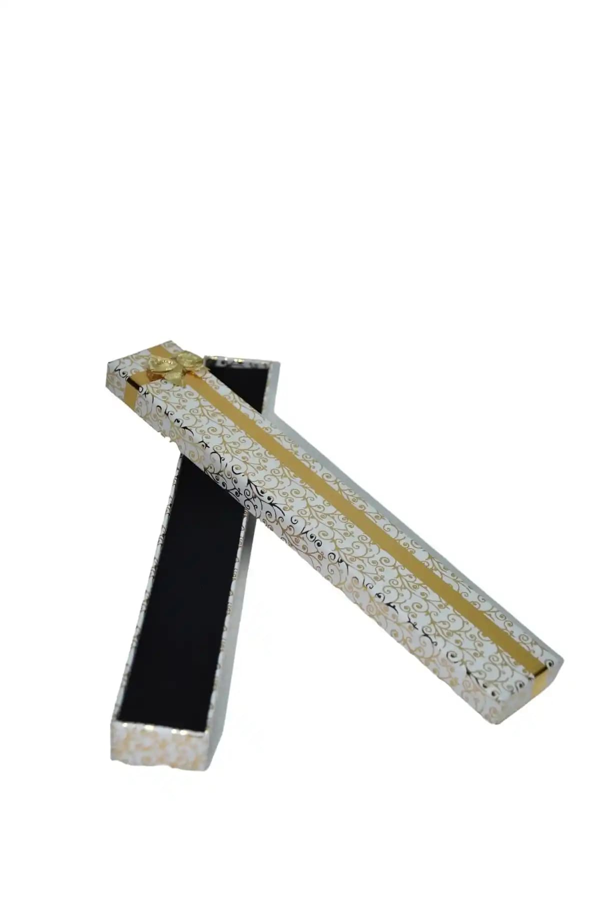 Gelinlik Düğün Aksesuarı: Zarif ve Kullanışlı Gelin Yelpazesi Özellikleri ve Tercih İpuçları