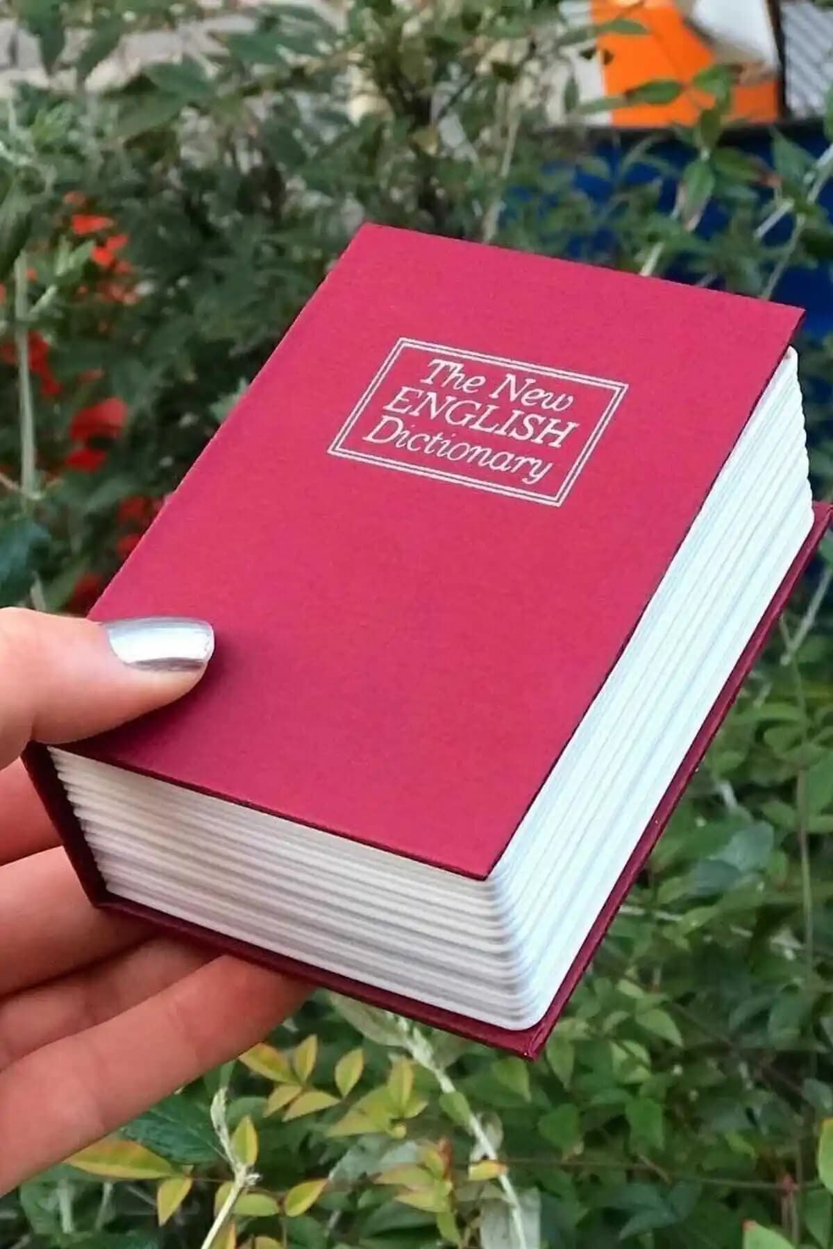 Genel Markalar Kitap Şeklinde Gizli Kasa: Estetik ve Güvenli Saklama Çözümü