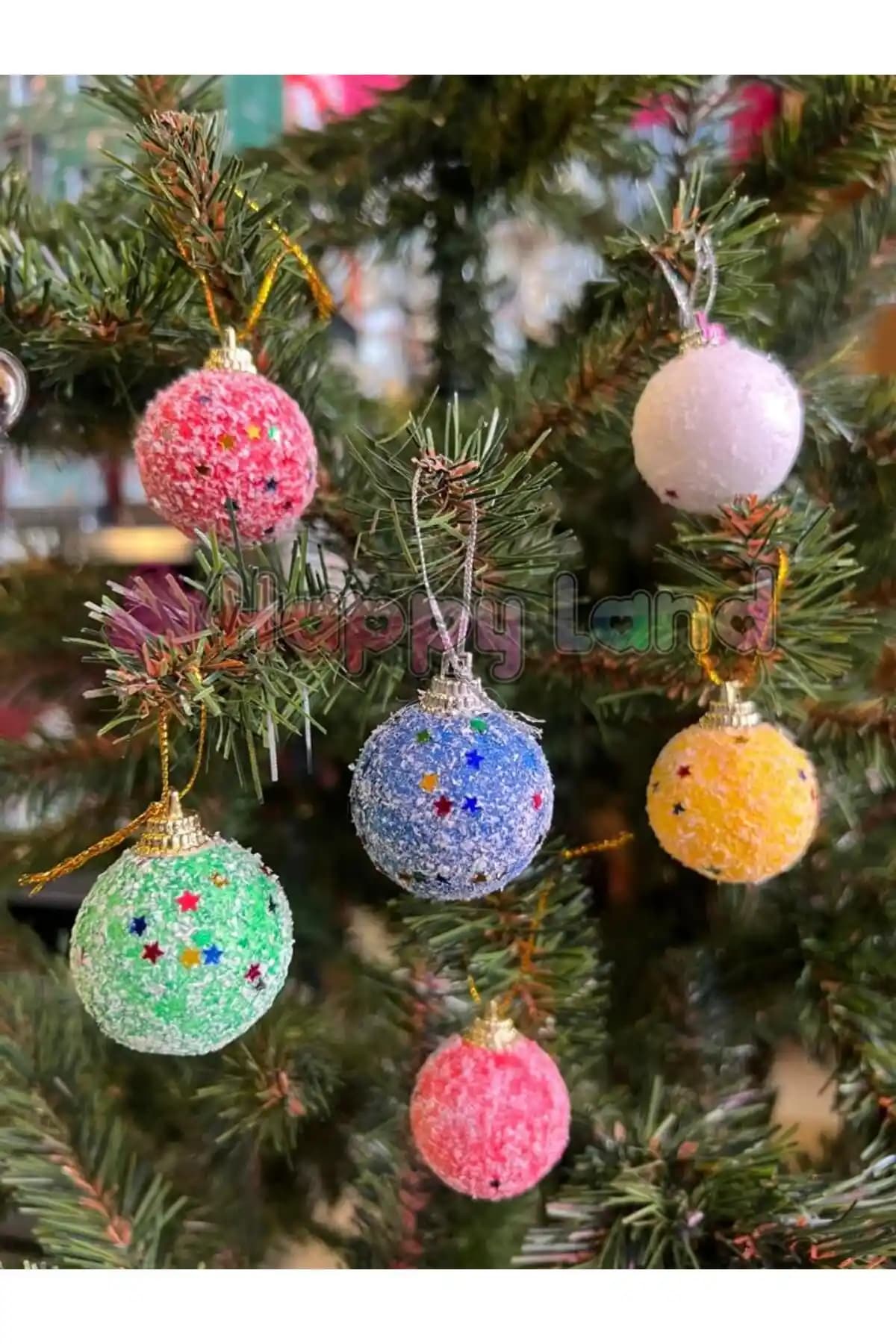 Happyland Yılbaşı Süsleri Karşılaştırması: Renkli Top ve Noel Baba Figürleri