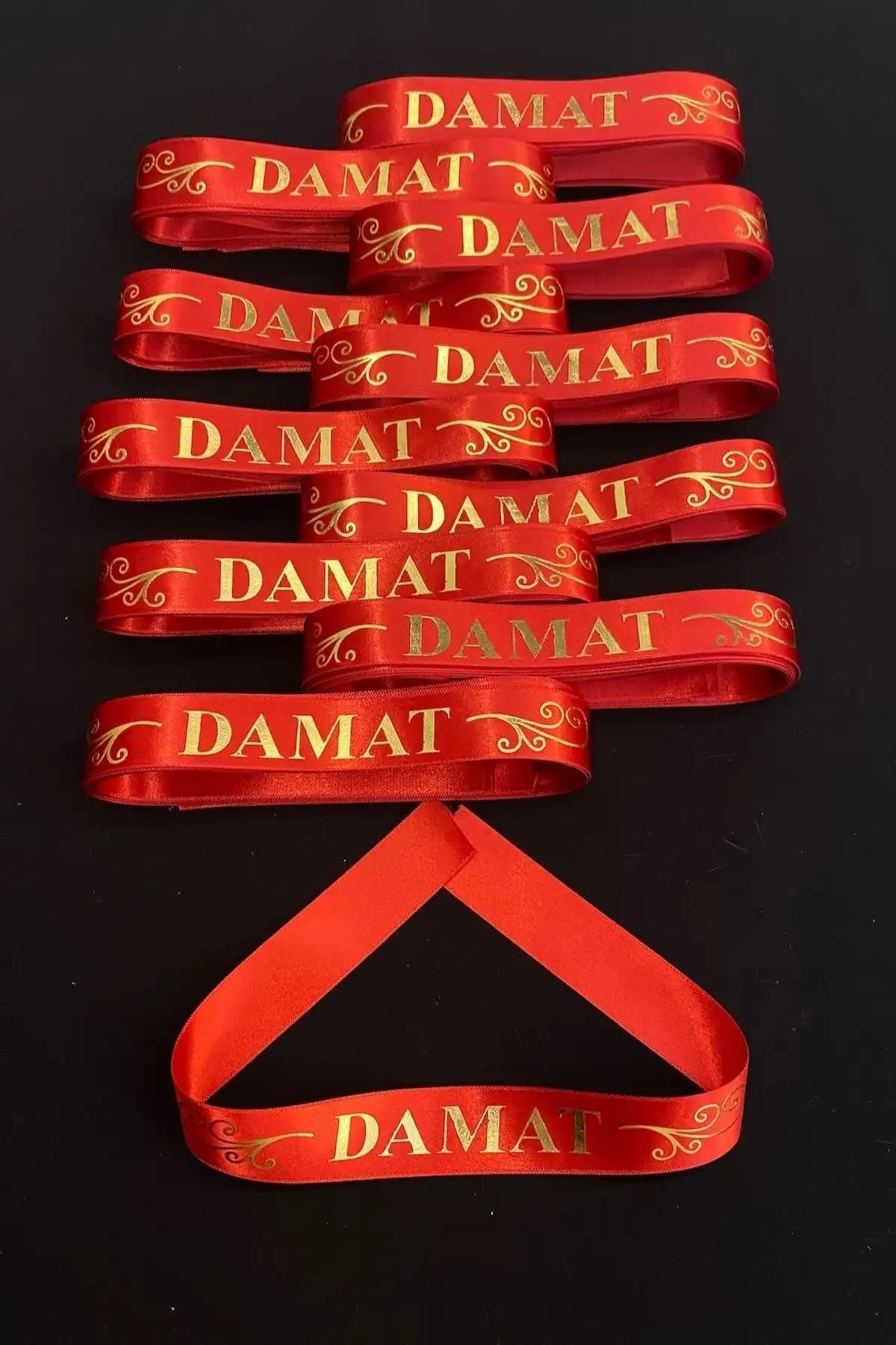 Kırmızı Damat Kol Kurdele Bileklik Bantları ile Düğün ve Kına Gecelerinde Şıklık ve Anlam Katın