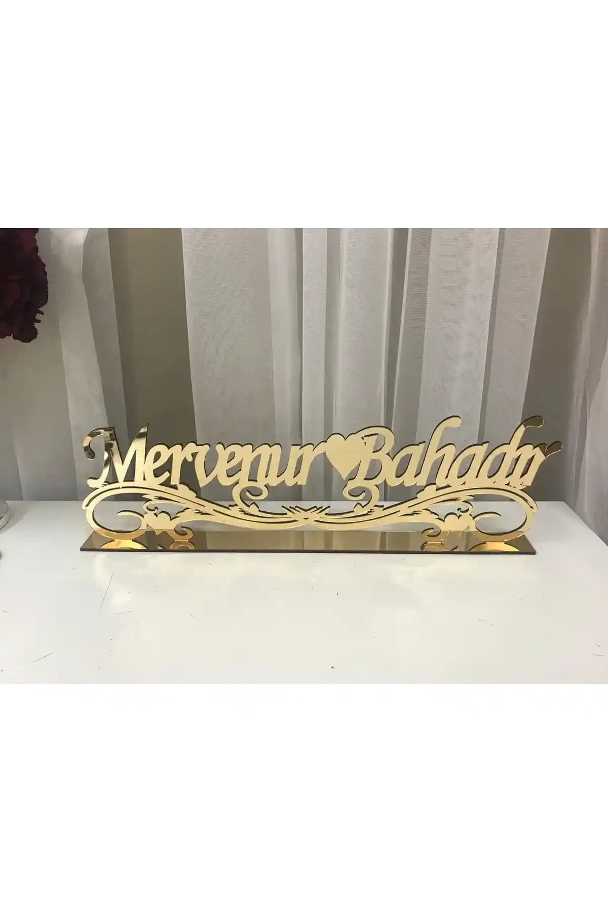 Mitra Dekor ve RetroLazer İsimlikleri Karşılaştırması: Özellikler ve Kullanım Alanları