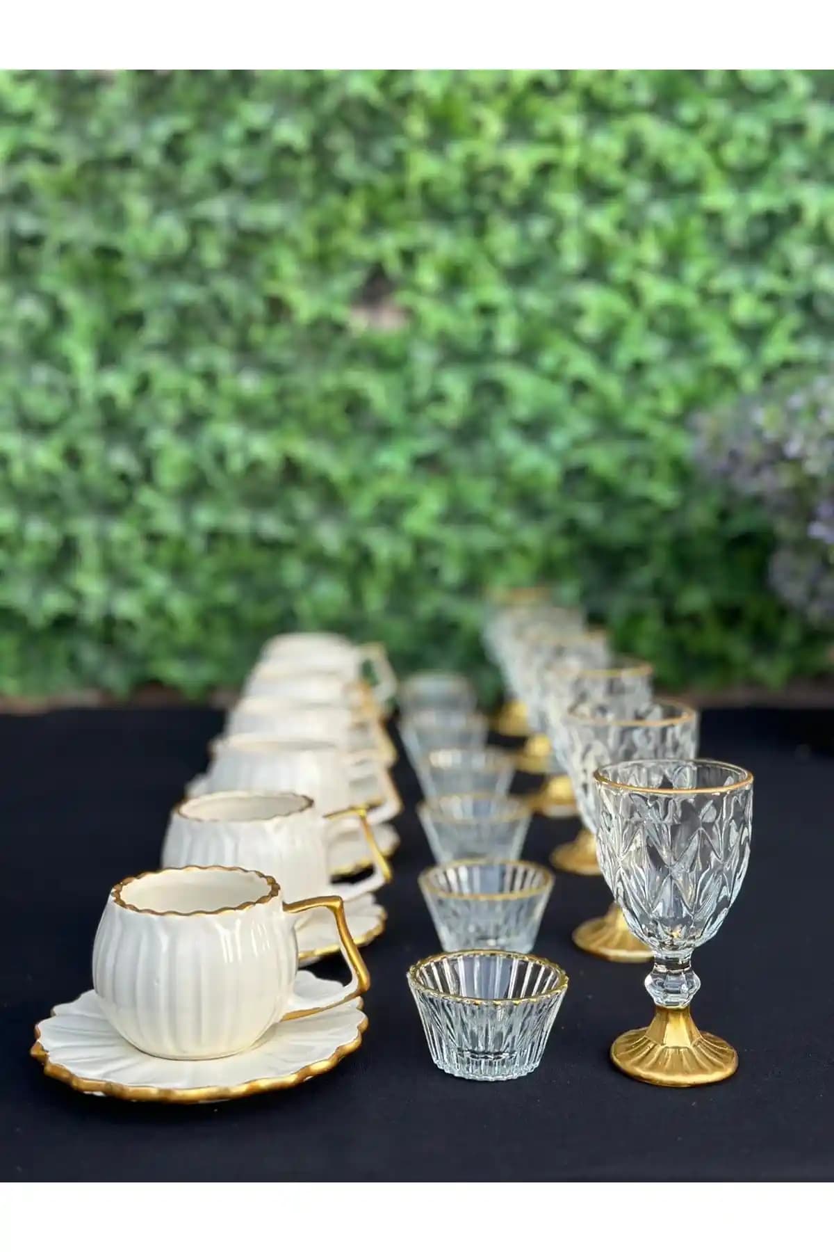 24 Parça Papatya Kahve Sunum Seti Modern Tasarım ve Dayanıklılık Özellikleri