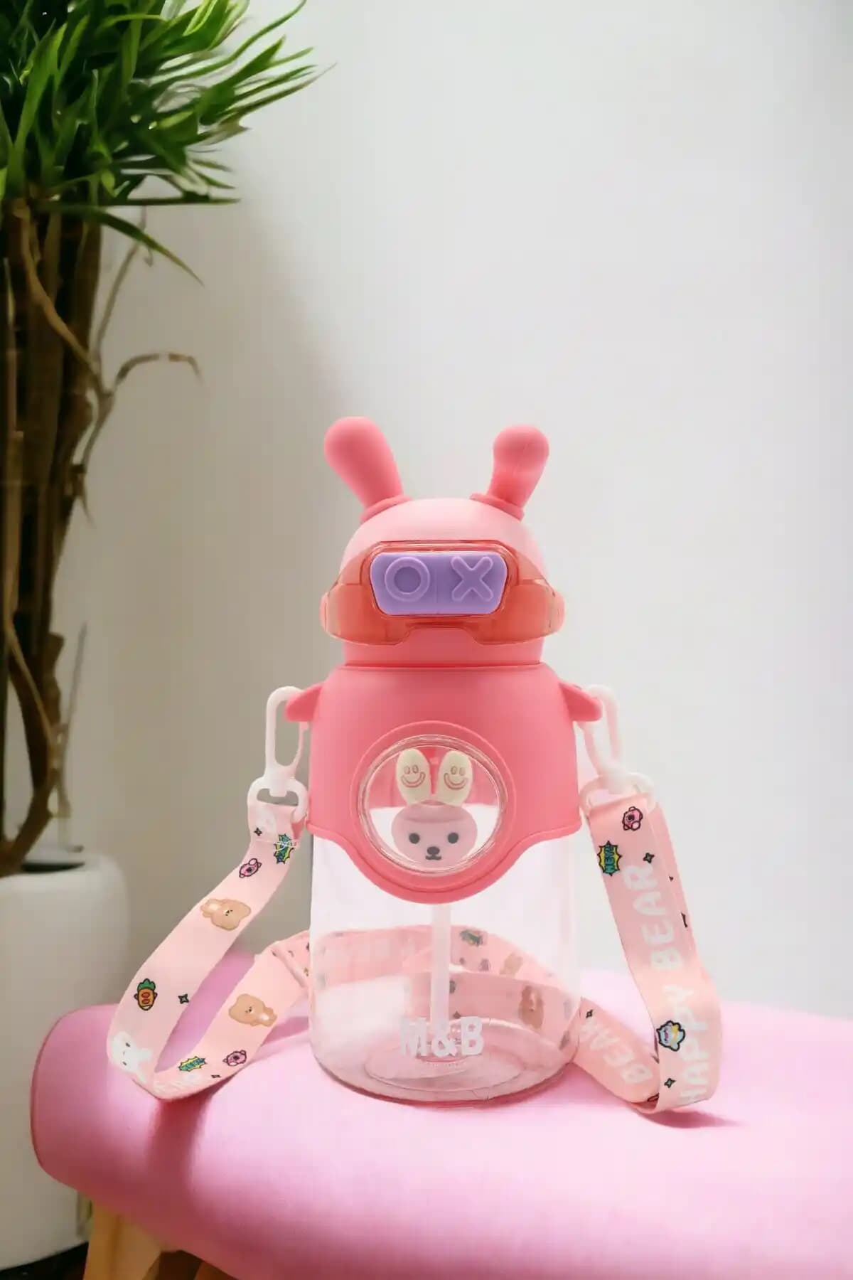 Çocuklar İçin Güvenli ve Şık Astronot Tavşan Figürlü Su Matara Tasarımı ve Özellikleri