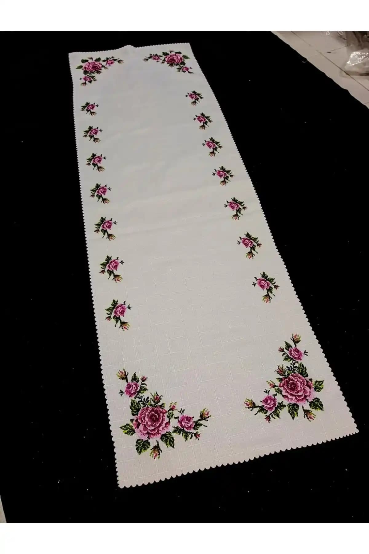 Çt Çeyizci Tekstil Kanaviçe Runner: Şık ve Dayanıklı Masa Örtüsü Tasarımı