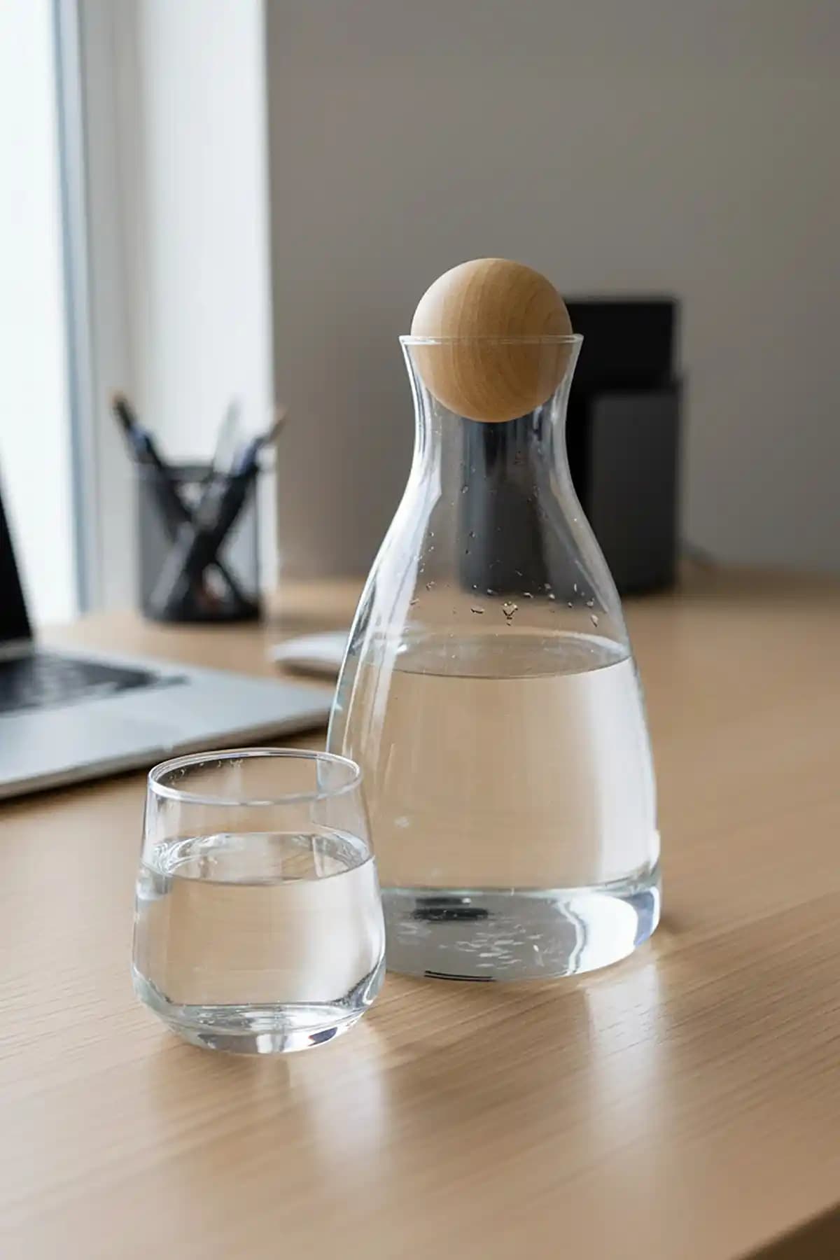 Digithome Ahşap Kapaklı 1.7 Litre Cam Sürahi: Şık ve Kullanışlı Tasarım Özellikleri