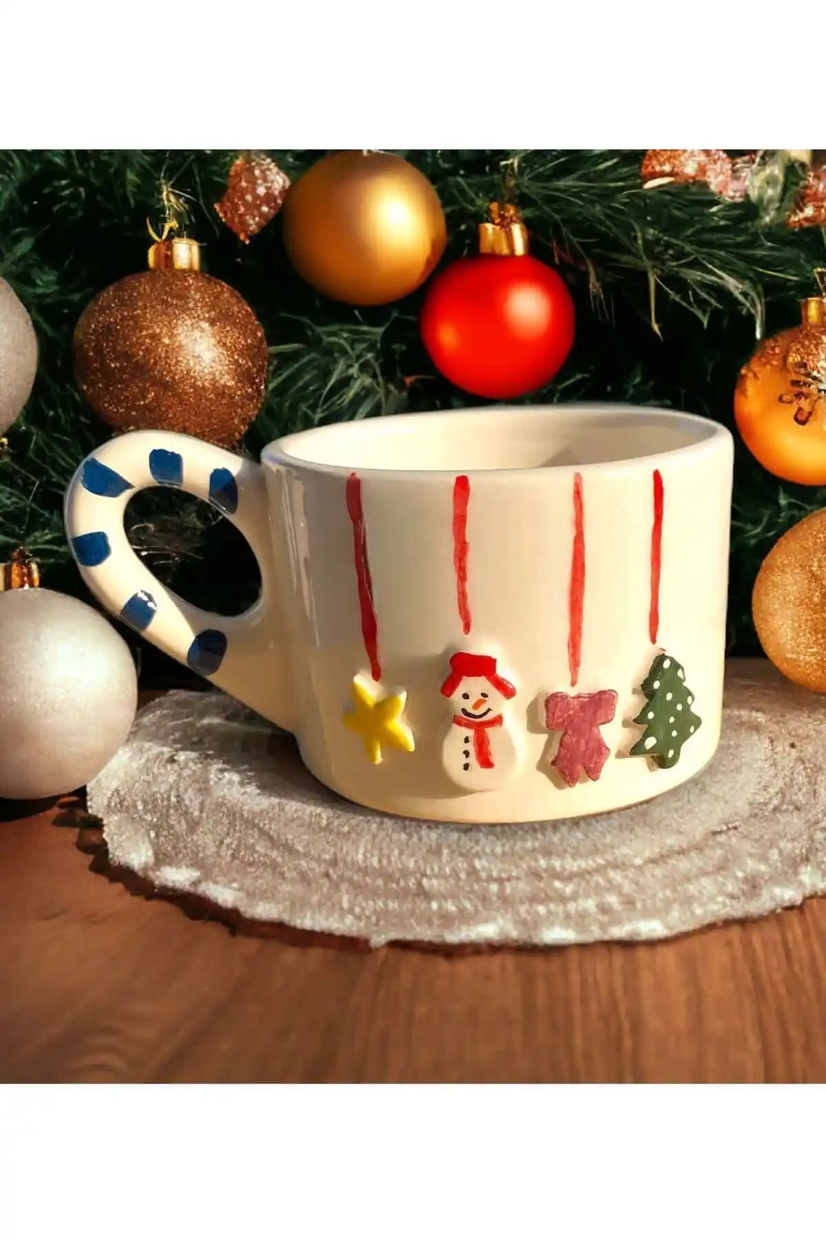 El Yapımı Yılbaşı Temalı Seramik Kahve ve Çay Kupası - Zarif ve Dayanıklı Tasarım