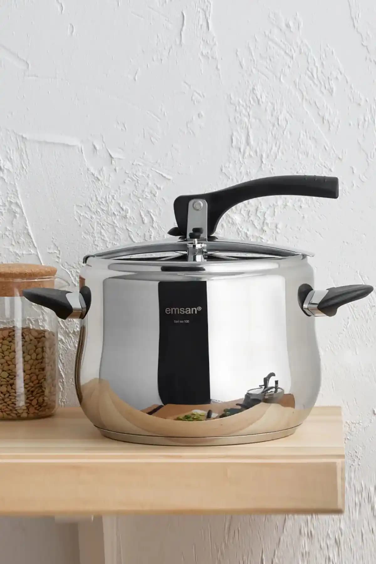 Emsan Burcu Paslanmaz Çelik Düdüklü Tencere: Dayanıklı ve Kullanışlı Mutfak Arkadaşı