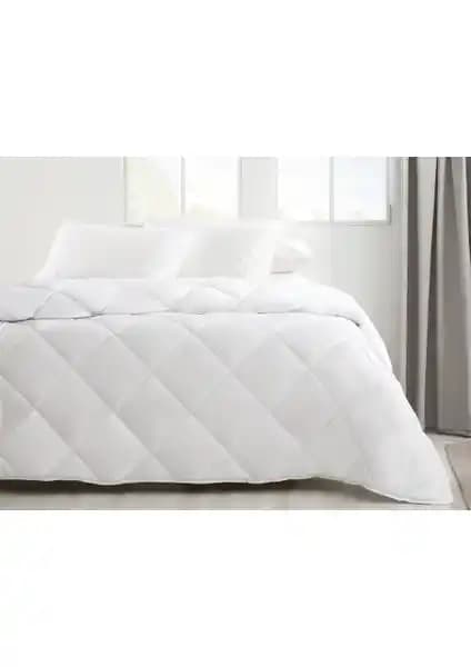 English Home Siesta Mikrofiber Çift Kişilik Yorgan: Konfor ve Şıklık Sunan Modern Tasarım