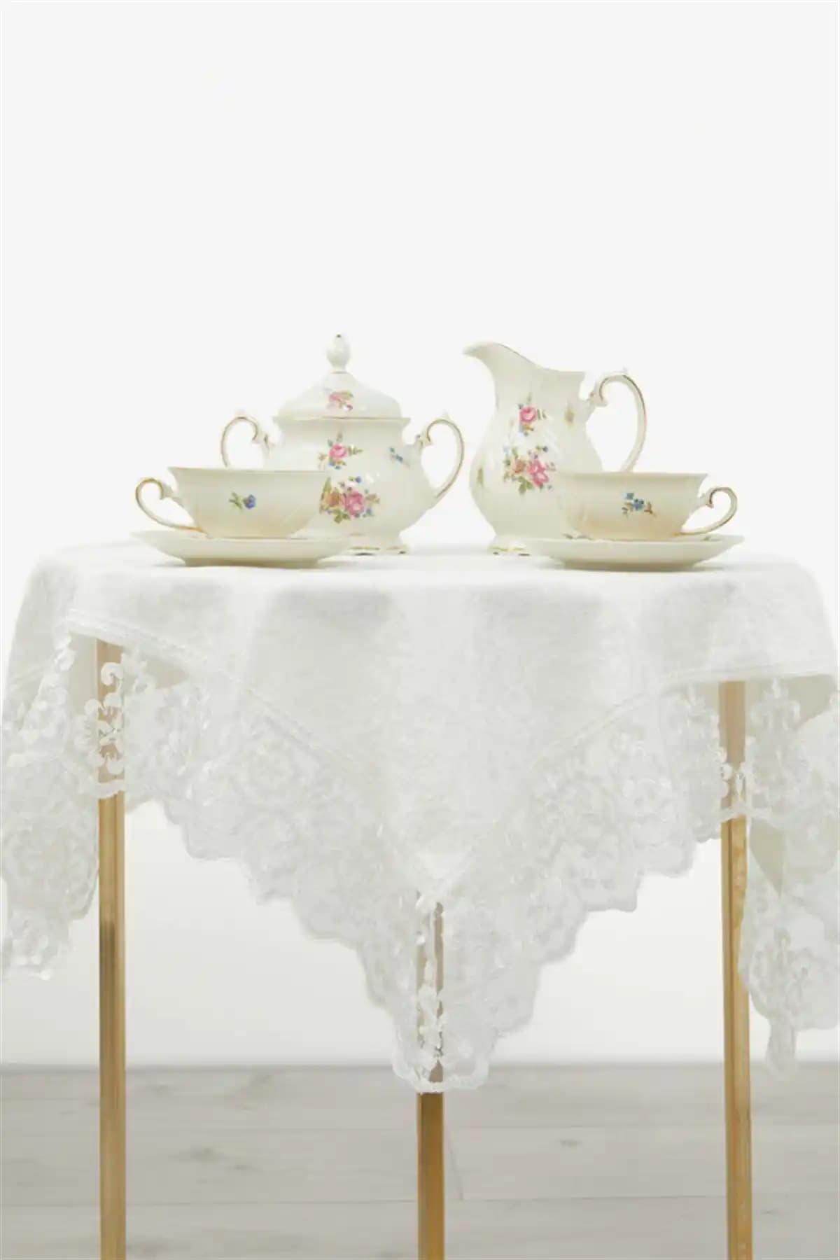 FAVORA Kadife Fiskos Örtüsü Ekru – Zarif ve Şık Masa Dekorasyonu İçin Uygun