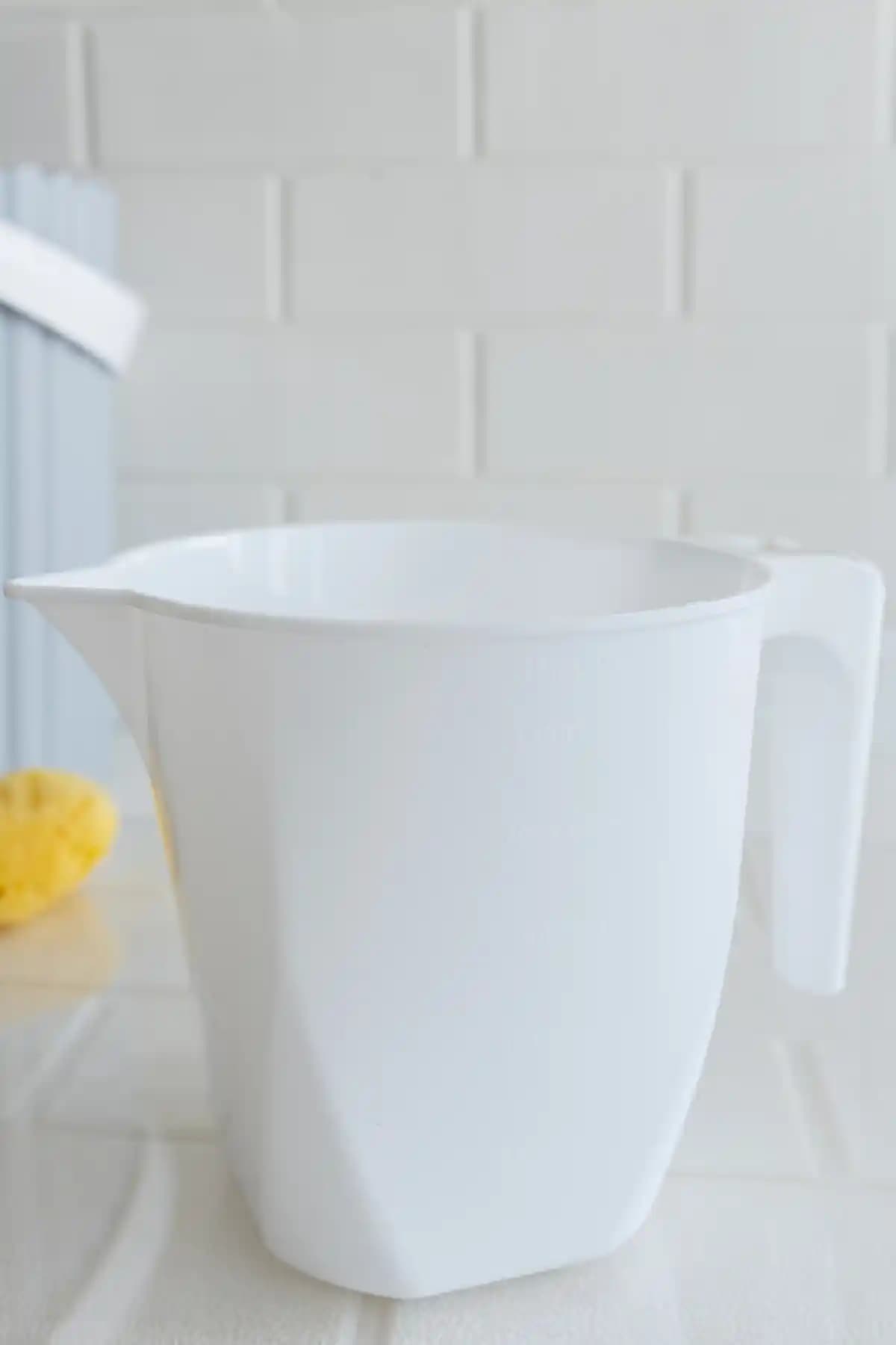 Flora 1,5 Lt Beyaz Plastik Maşrapa Dayanıklı ve Pratik Kullanım İçin Uygun