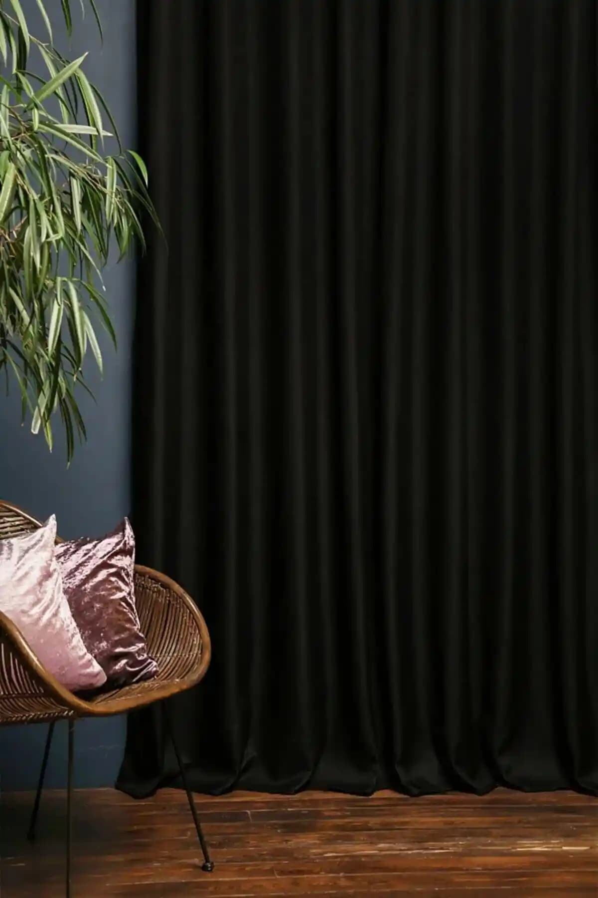 İ.D İpek Dokuma Siyah Termal Blackout Perde: Şık ve Fonksiyonel Güneş ve Gürültü Engelleyici