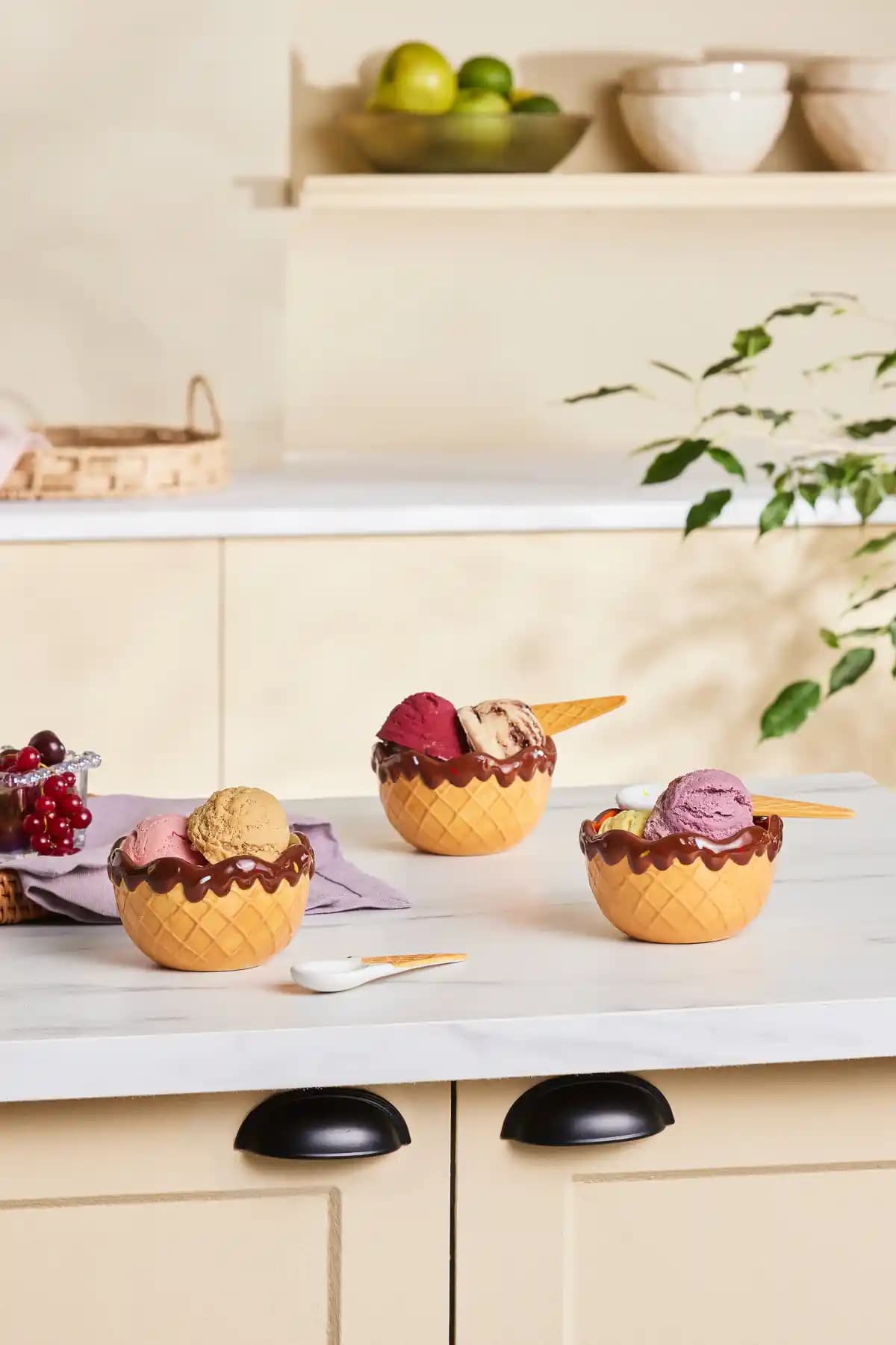 Karaca Chocolate Chip 3'lü Kaşıklı Dondurma Kasesi: Modern ve Şık Sunum İçin Ideal Tercih