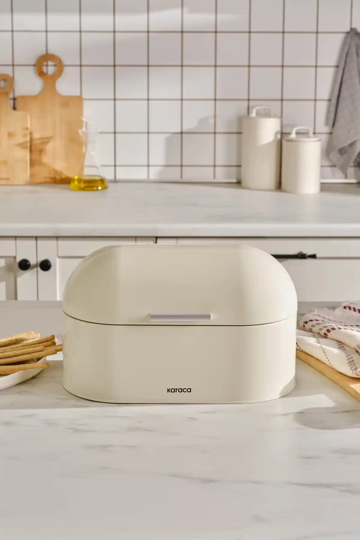 Karaca Dustin Ekmek Kutusu Cream: Modern ve Dayanıklı Mutfak Saklama Çözümü