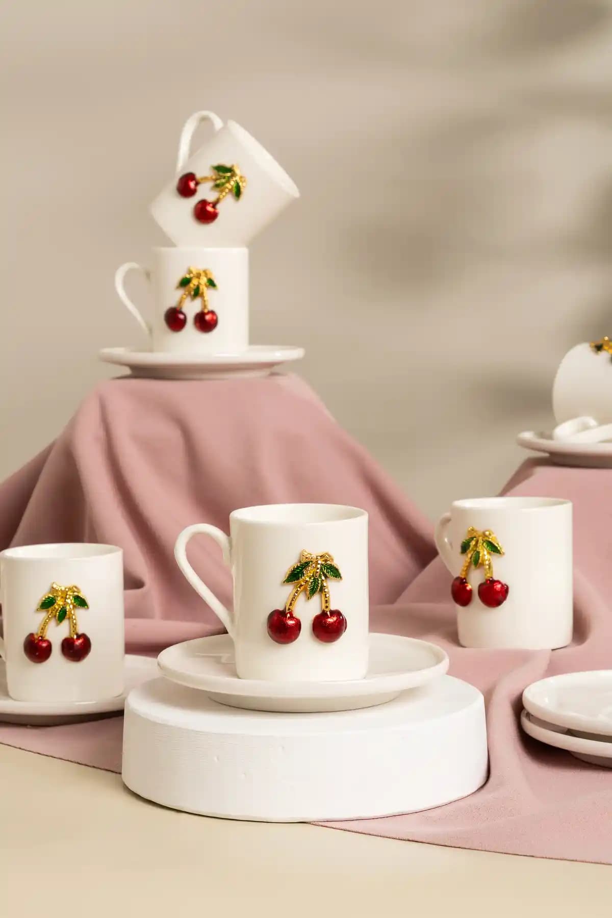 Kiraz Model 12 Parça Porselen Kahve Fincan Takımı - Modern ve Şık Tasarım