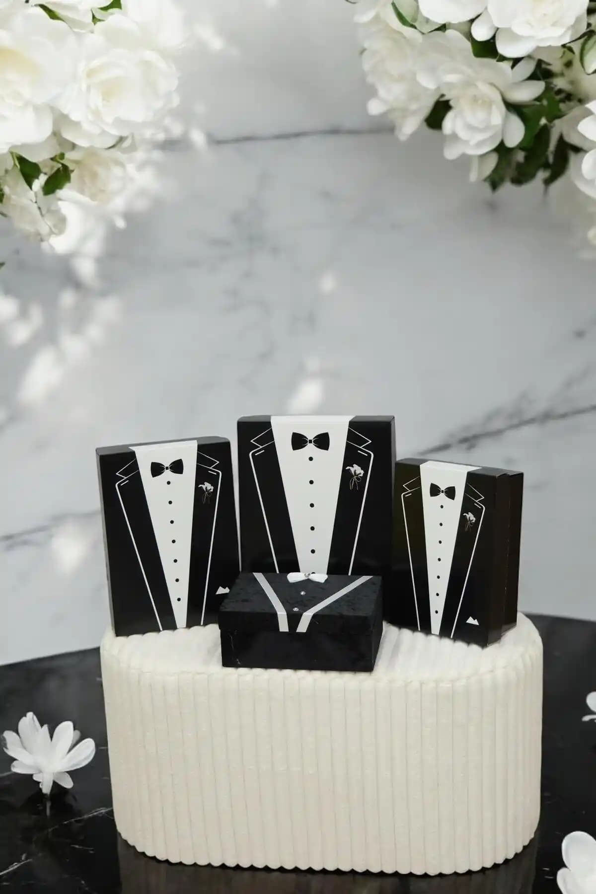 Kırçova Tekstil Lotusa 4'lü Damat Bohça ve Çeyiz Kutusu Seti Modern ve Dayanıklı Tasarım