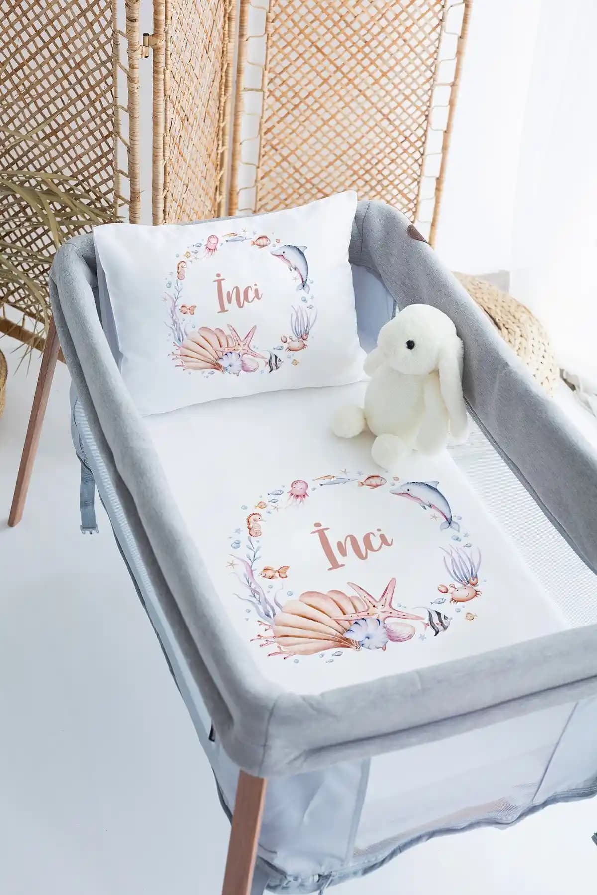 Lilabio %100 Pamuk Saten İsme Özel Bebek Nevresim Seti 70x120 cm Konfor ve Şıklık