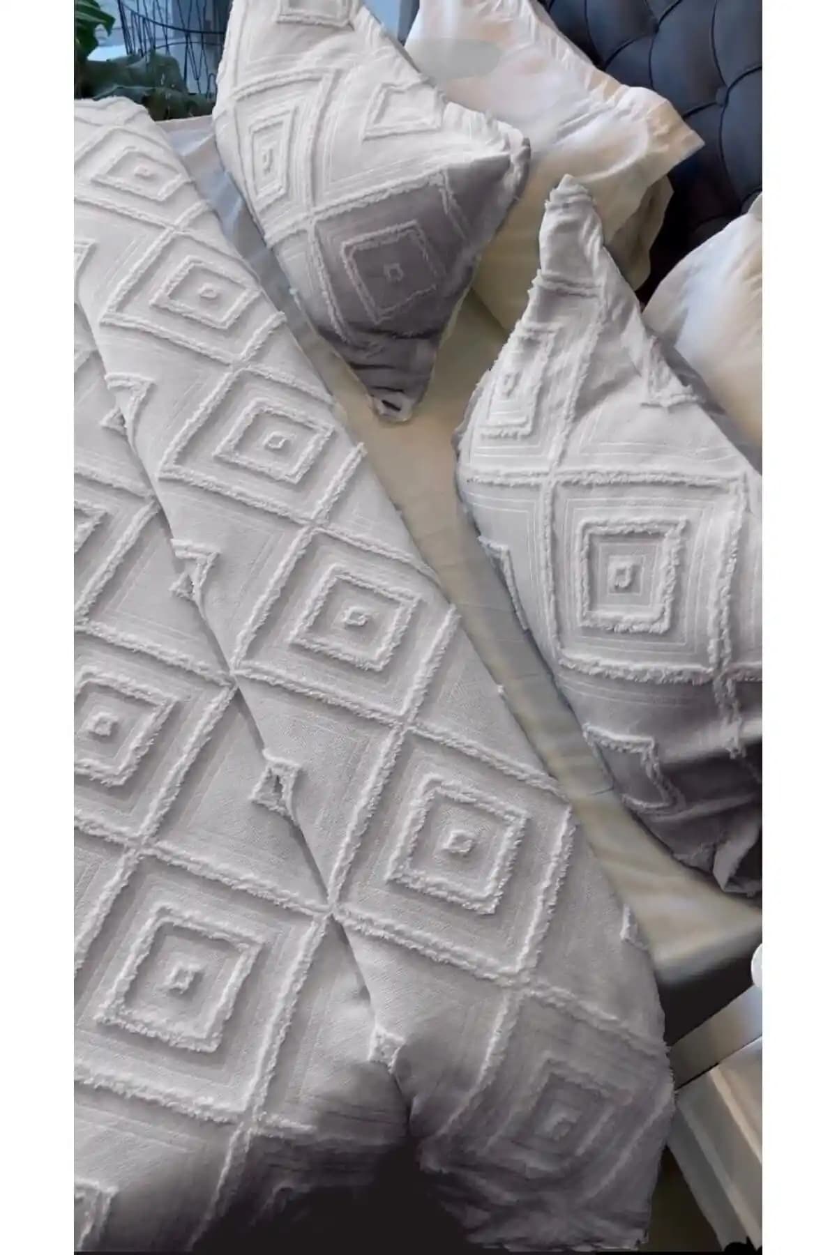 LUSSO Iskandinav Çift Kişilik Yatak Örtüsü Modern ve Şık Tasarımıyla Öne Çıkıyor