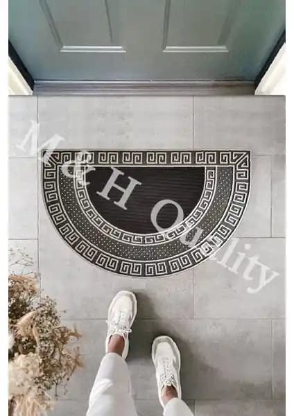 M&H Kalitesiyle Dekoratif Yarım Ay Versace Model Kapı Önü Paspası Özellikleri ve Kullanım Avantajları