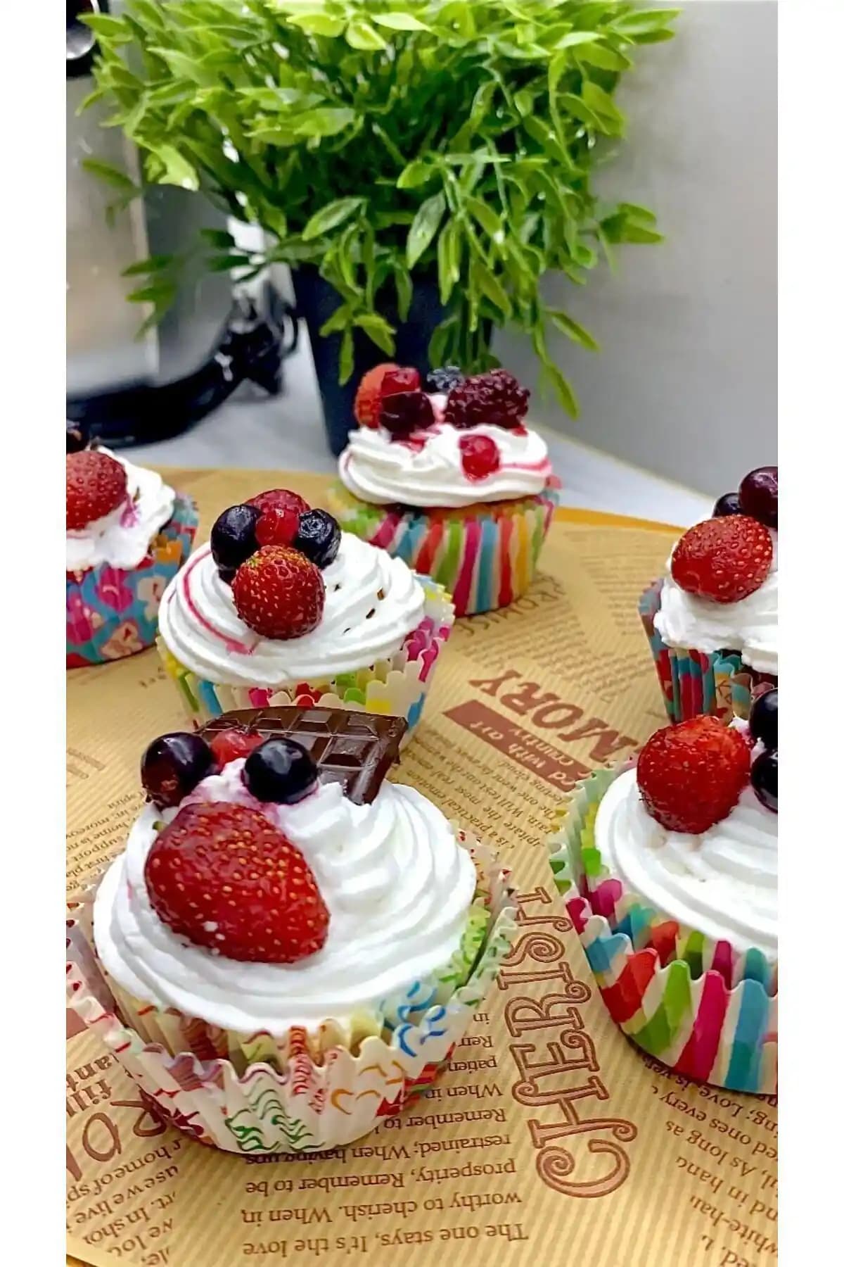 Mimoza Park Renkli Muffin ve Cupcake Kalıpları 200 Adet Güvenilir ve Çok Yönlü Kullanım