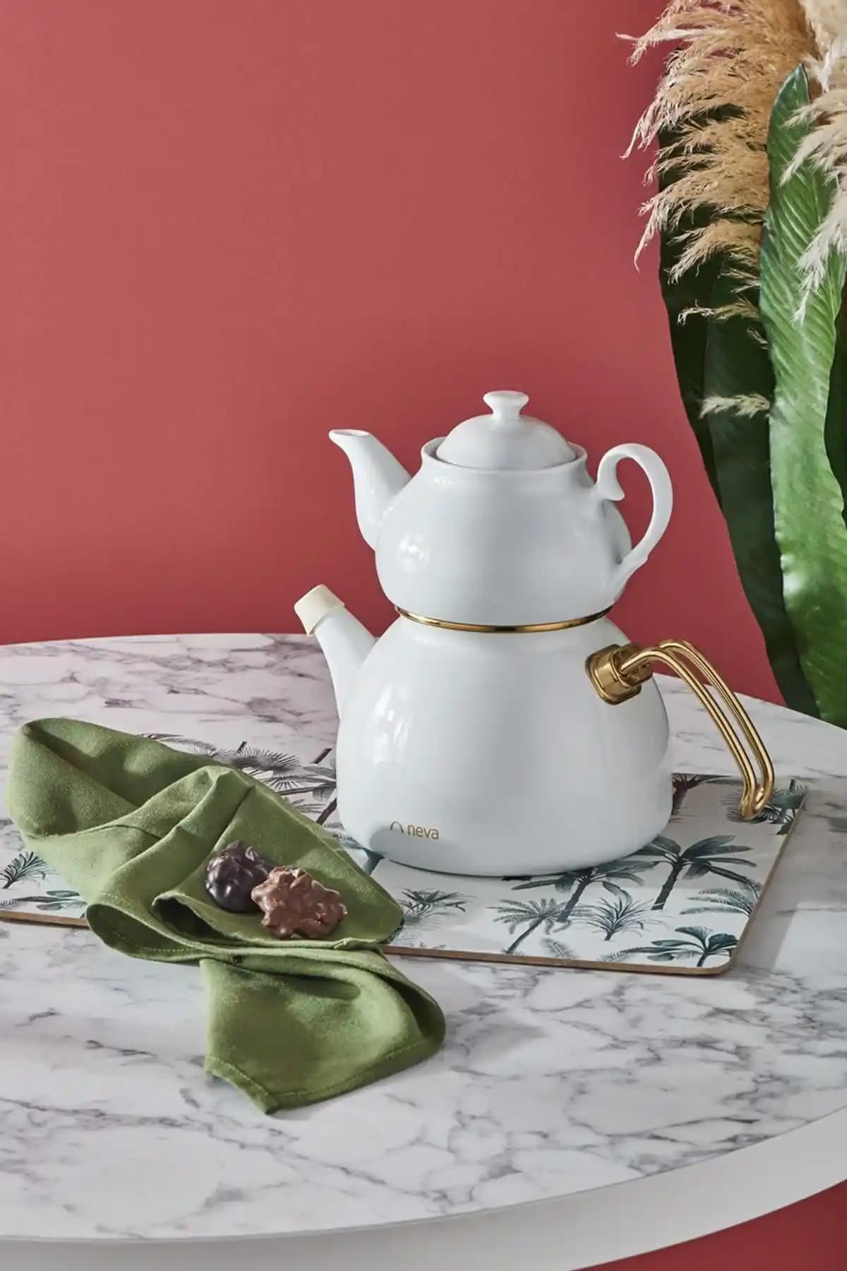 Neva Nv10055 Porselen Demlikli Beyaz Emaye Çaydanlık Takımı: Şık ve Fonksiyonel Mutfak Gereci