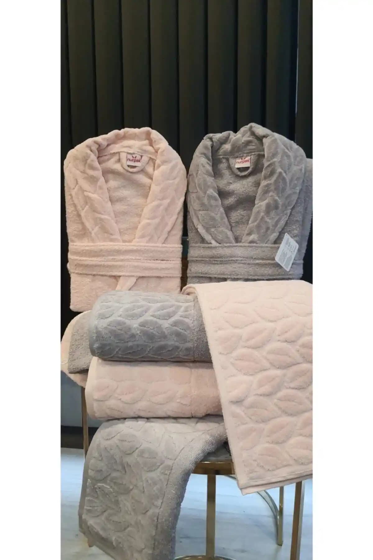 Nurpak Hazal Pamuklu 8 Parça Aile Bornoz Seti Yüksek Kalite ve Şık Tasarım