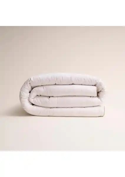 Penelope Lisa Kaz Tüyü Yorgan Seti: Doğal ve Konforlu Uyku Deneyimi Sunar