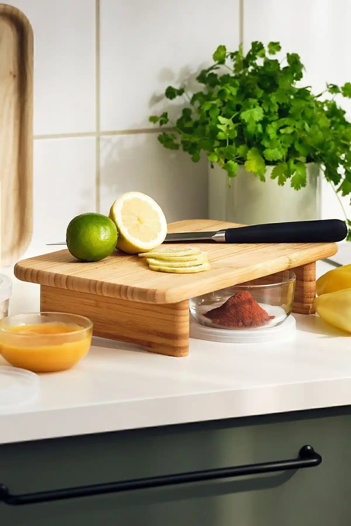 Perotti Soho Standlı Bambu Doğrama Tahtası: Dayanıklı ve Estetik Mutfak Gereci