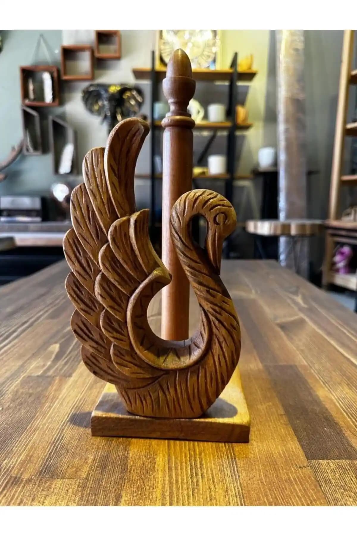 Shopkutuk Ahşap Oyma Kuğu Desenli Peçetelik: Estetik ve Fonksiyonellik Bir Arada