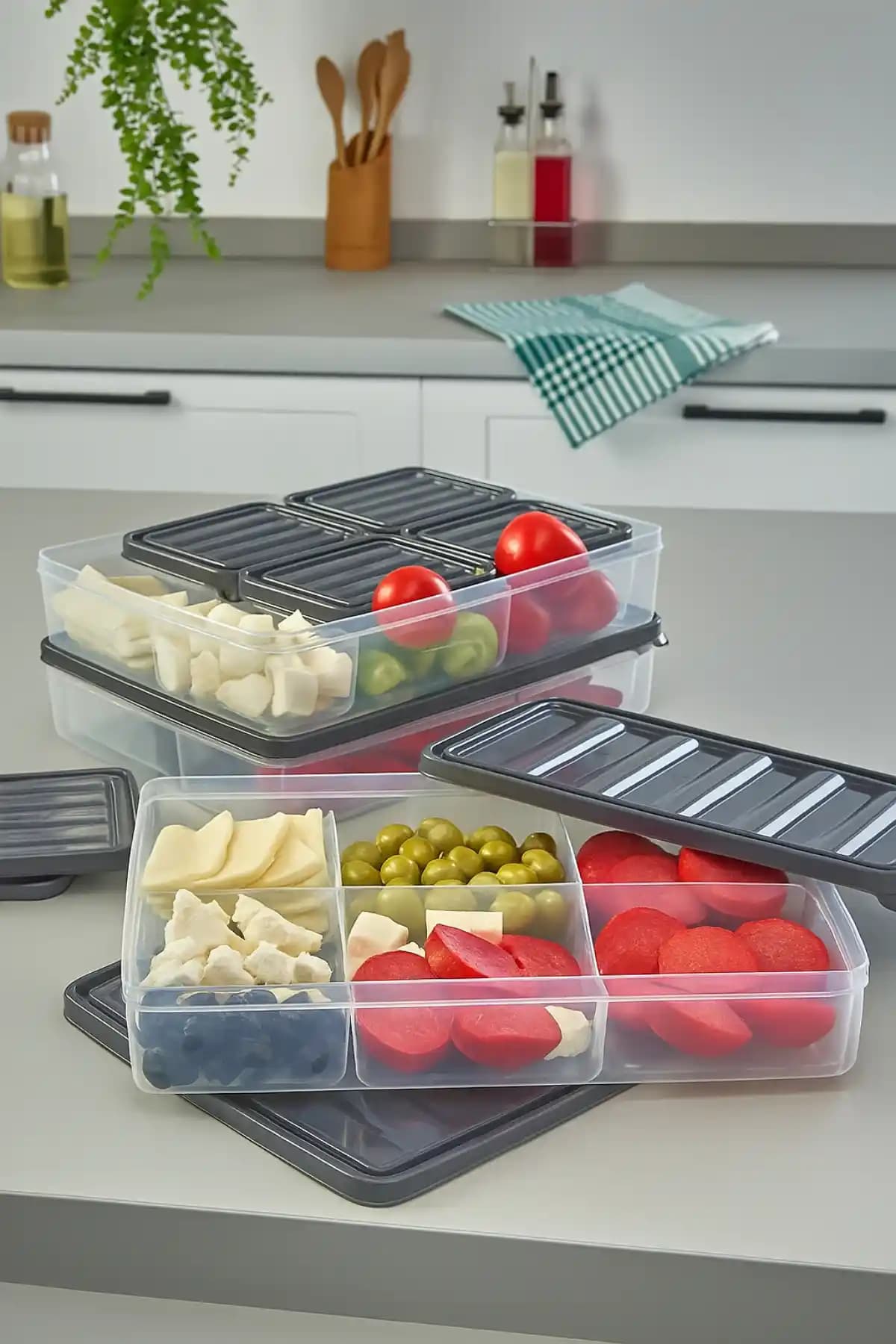 Tugomer 14 Parça 7 Bölmeli Kapaklı Saklama Kabı Seti ile Mutfak ve Dolap Düzeninizi Sağlayın