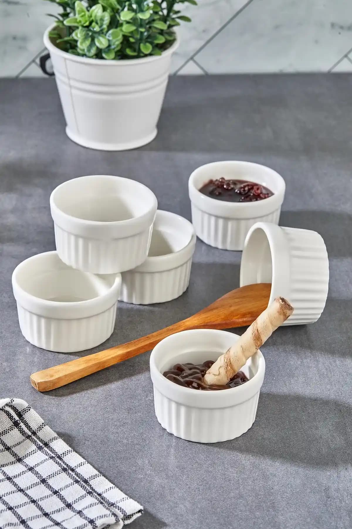 Wonder Lüx 6'lı Beyaz Porselen Mini Reçellik ve Sosluk Takımı Şık ve Dayanıklı Tasarımıyla