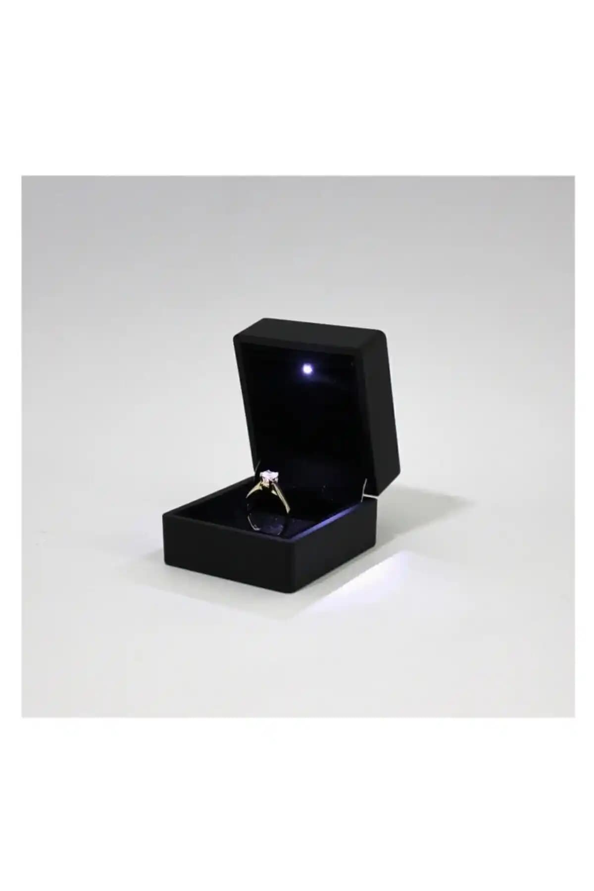 Entina Led Işıklı Pırlanta Yüzük Kutusu: Şık ve Fonksiyonel Takı Saklama Çözümü
