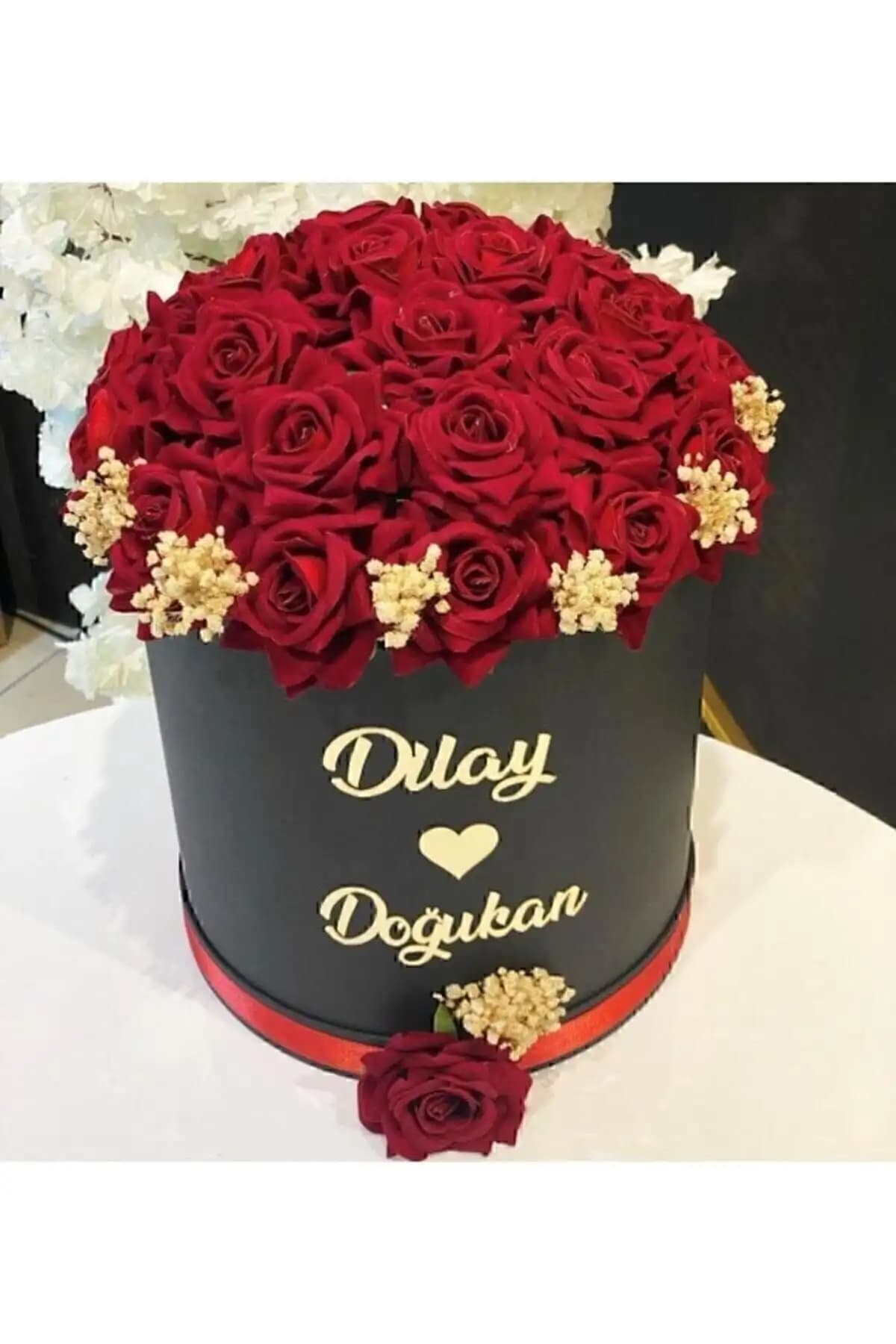 Kırmızı Kadife Yapay Güller: Romantik Hediye ve Dekorasyon Seçenekleri