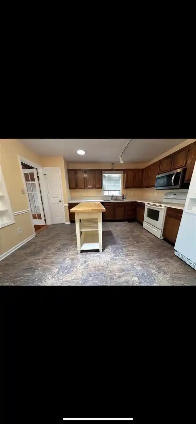 Bütçeye Uygun İlk Ev Mutfak Dekorasyonu: Ekonomik ve Şık Çözümlerle Yenileme