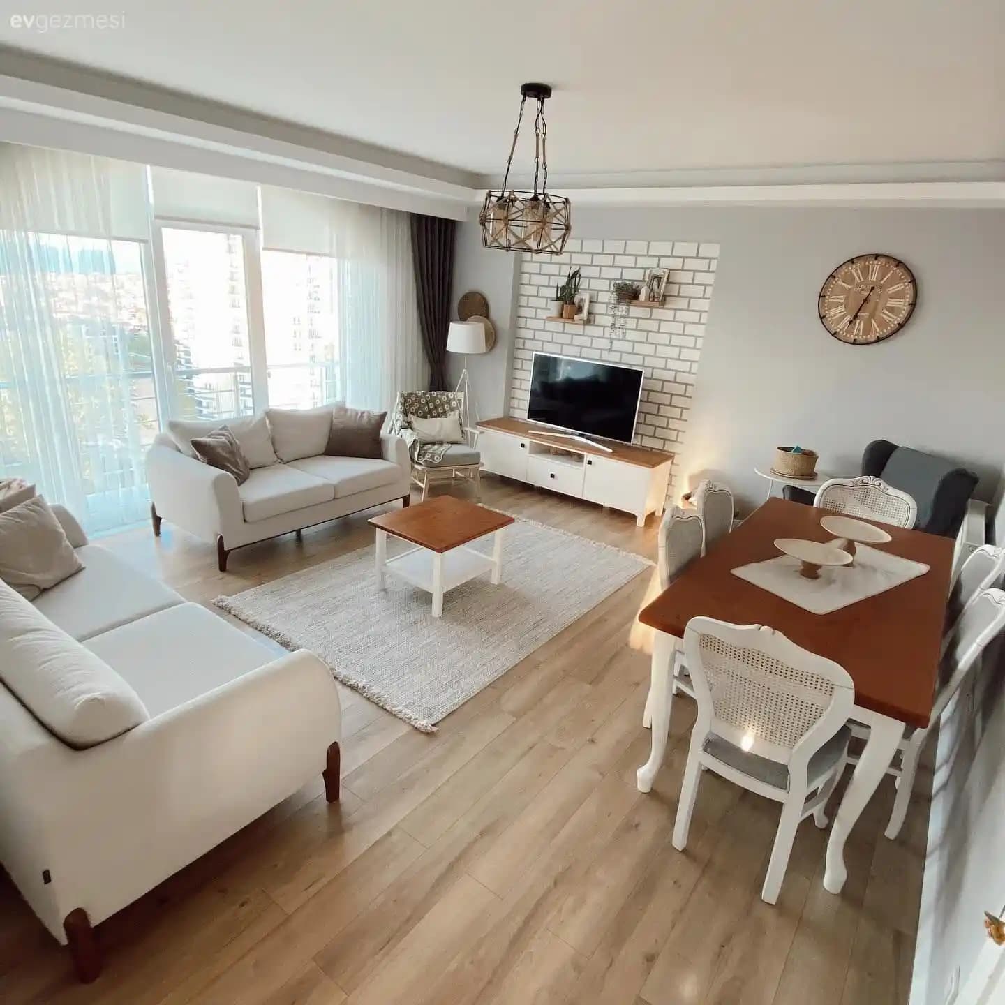 Ev Dekorasyonunda Kişisel Stil ve Halı Seçiminin Atmosfer Üzerindeki Etkisi