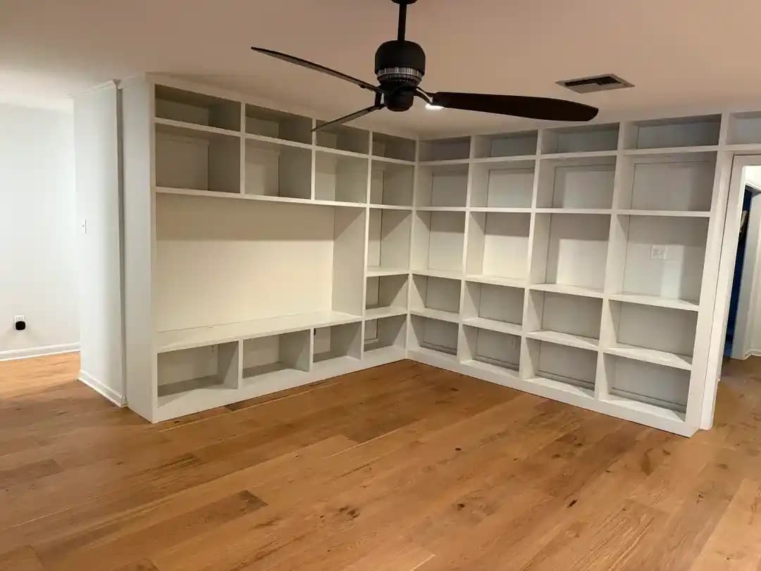 Geniş Gömme Dolapların Dekorasyonunda İşlevsellik ve Estetik Yaklaşımlar