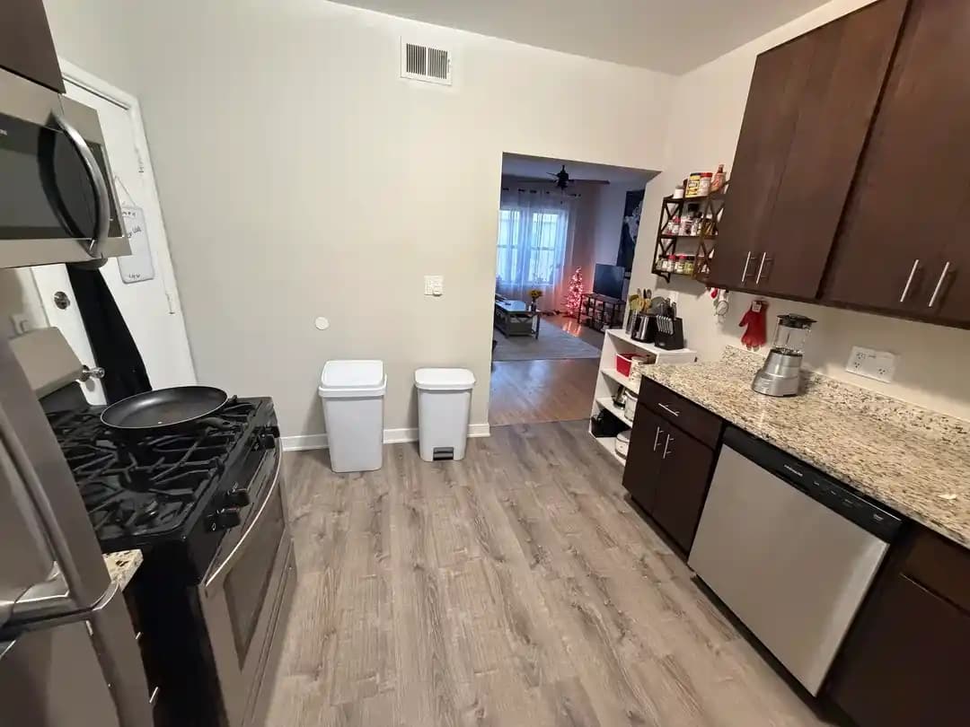 Küçük Mutfaklarda Çöp Kutularını Düzenlemek İçin Pratik ve Estetik Çözümler