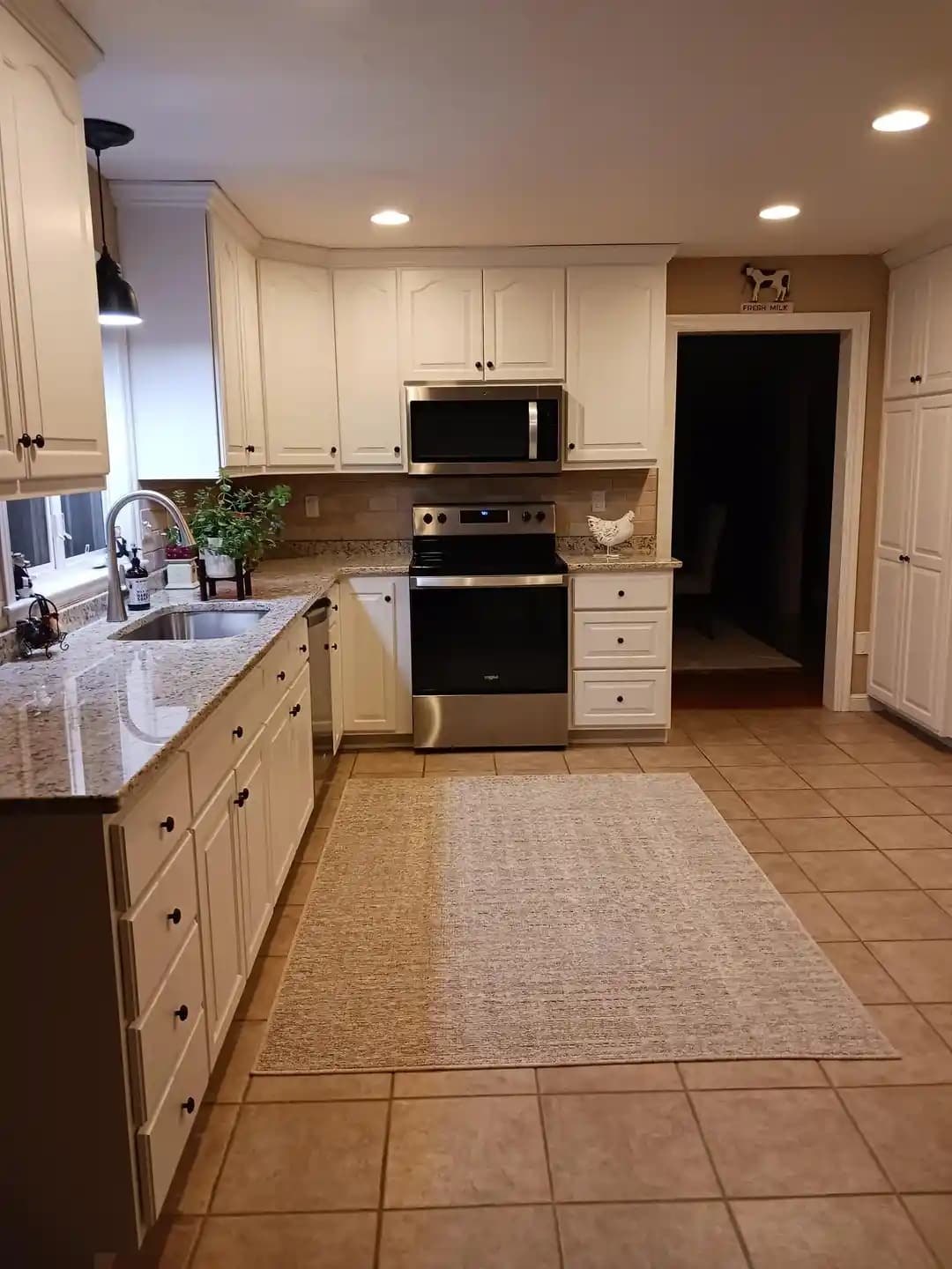 Mutfakta Halı Kullanımı: Boyut, Renk ve Malzeme Seçiminde Estetik ve Pratik Yaklaşımlar