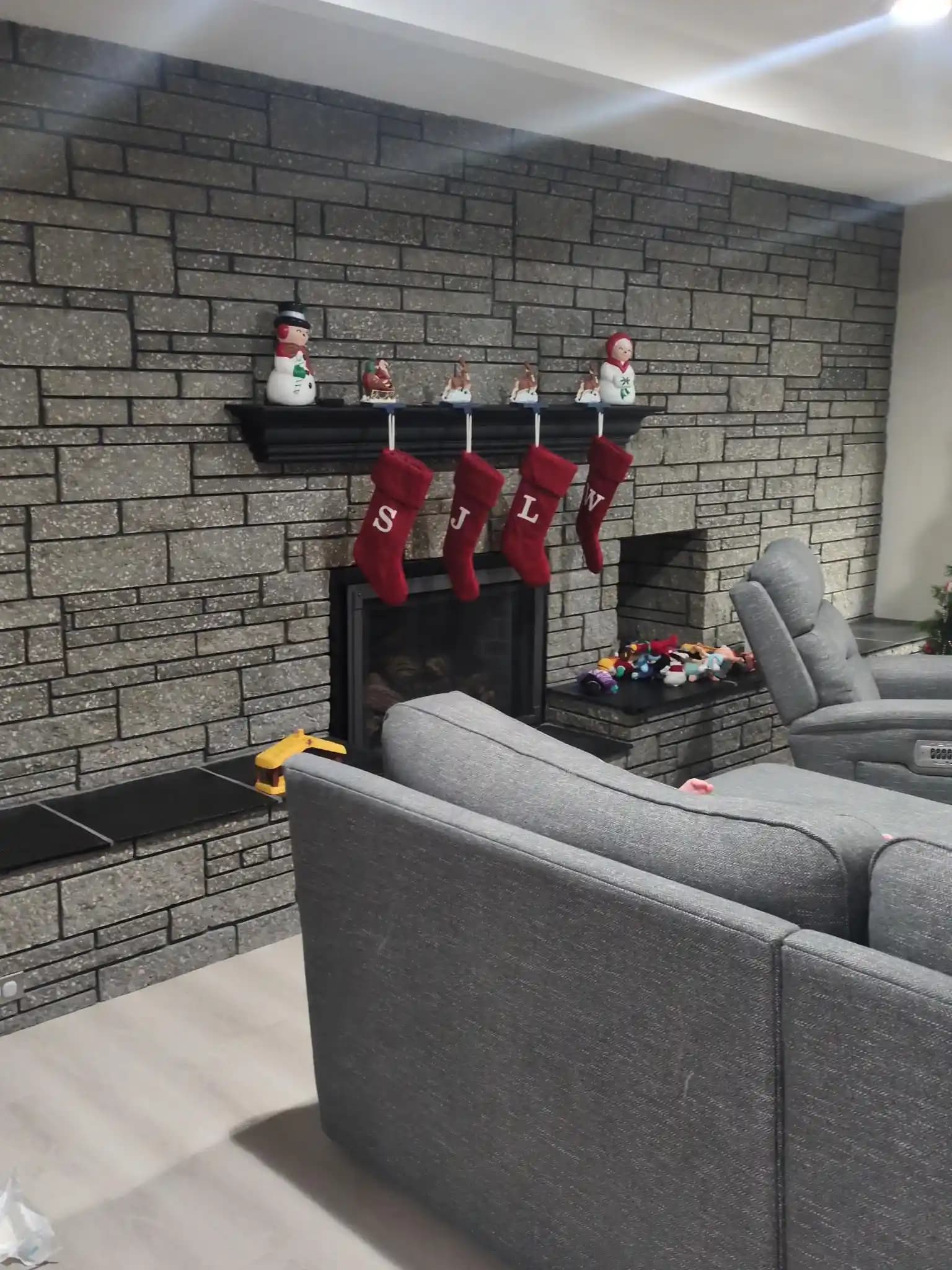 Soğuk ve Gri Duvarları Sıcak ve Davetkar Hale Getirme Yöntemleri: Aydınlatma ve Dekorasyon İpuçları