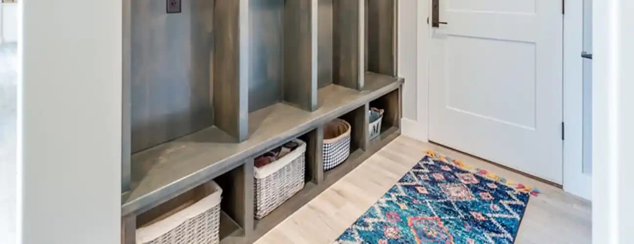 Uzun Koridorlar İçin Koşucu Halı Seçimi ve Depolama Düzeninde Pratik Öneriler