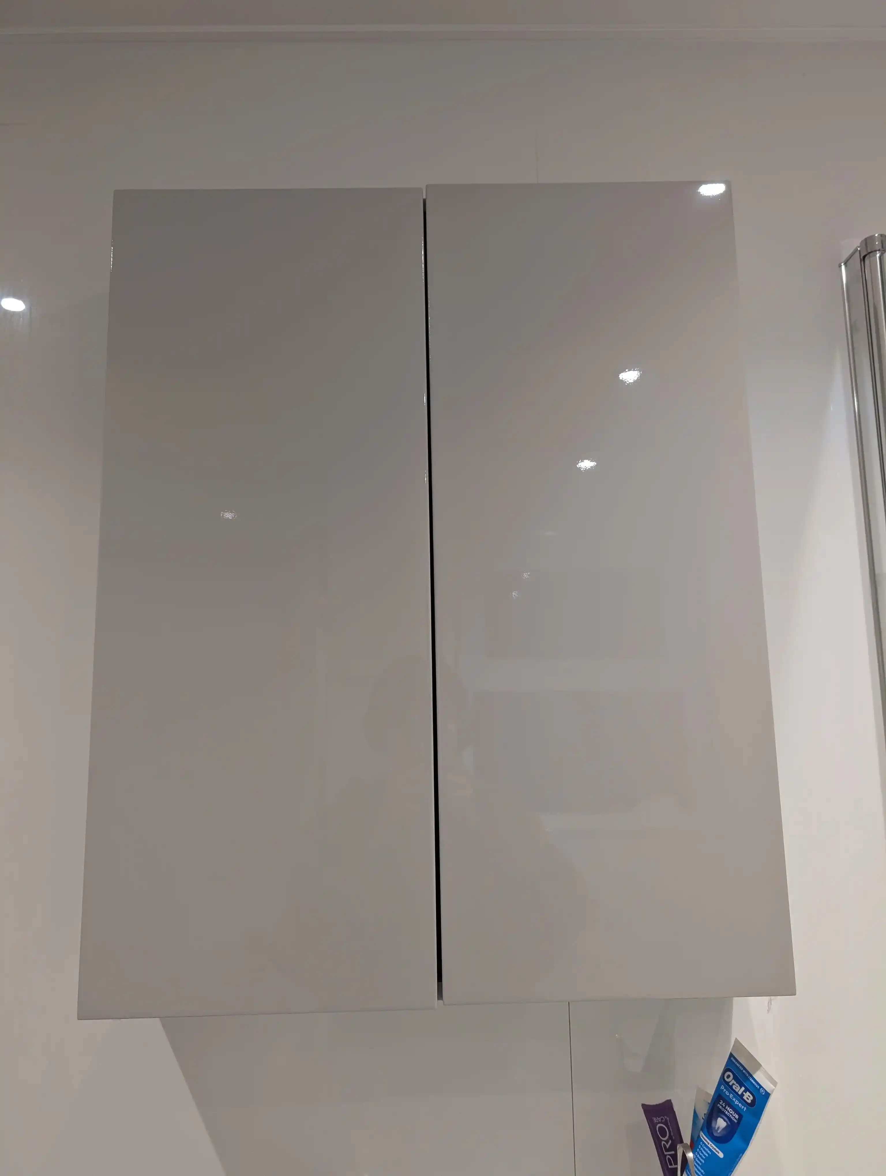 Banyoda Ayna Olmadan Alternatif Çözümler: Delme Yapmadan Pratik Montaj Yöntemleri