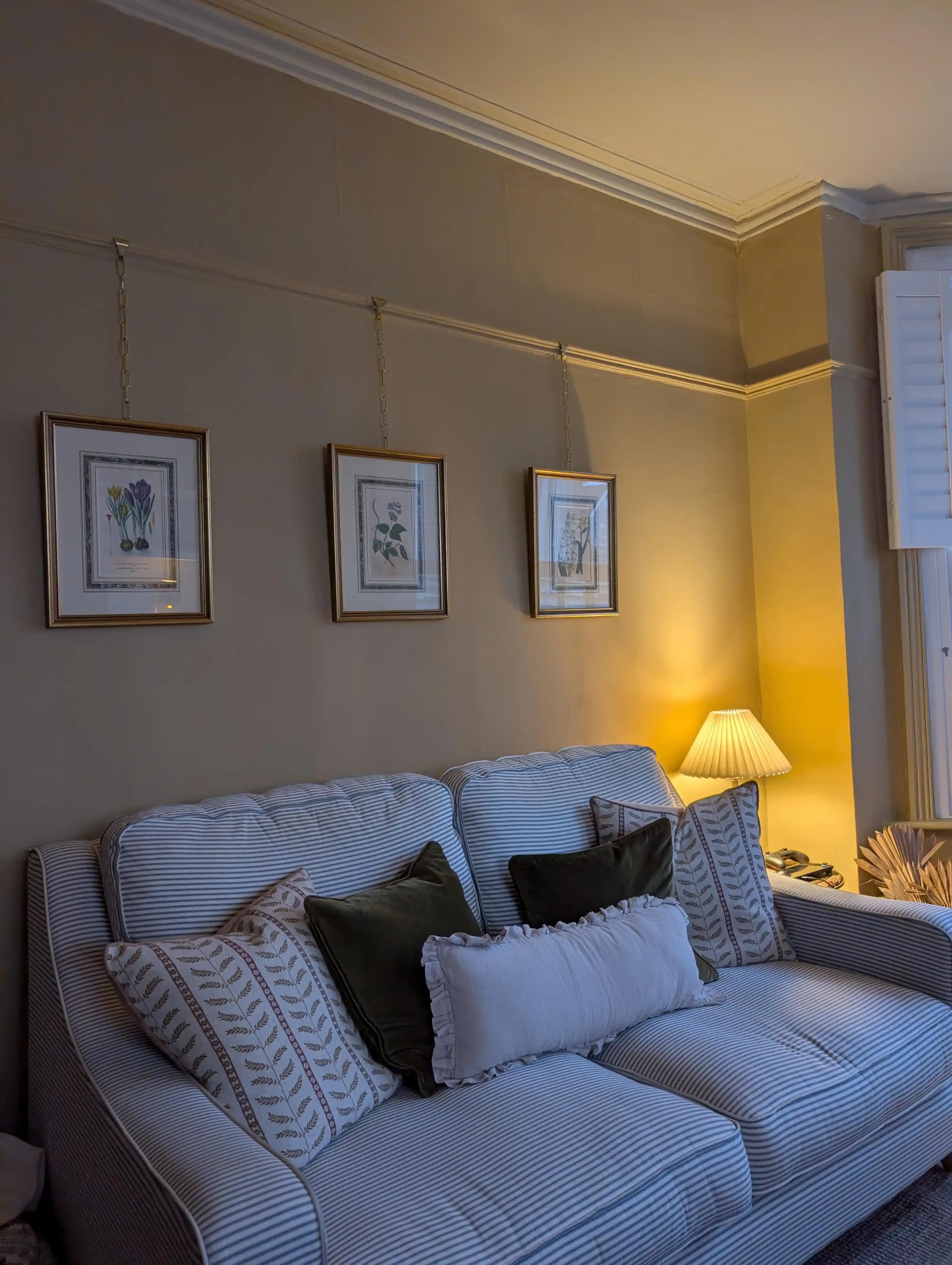 Duvar Resimlerinin Asılma Yüksekliği ve Yerleşimi: Estetik ve Fonksiyonel Denge Sağlama