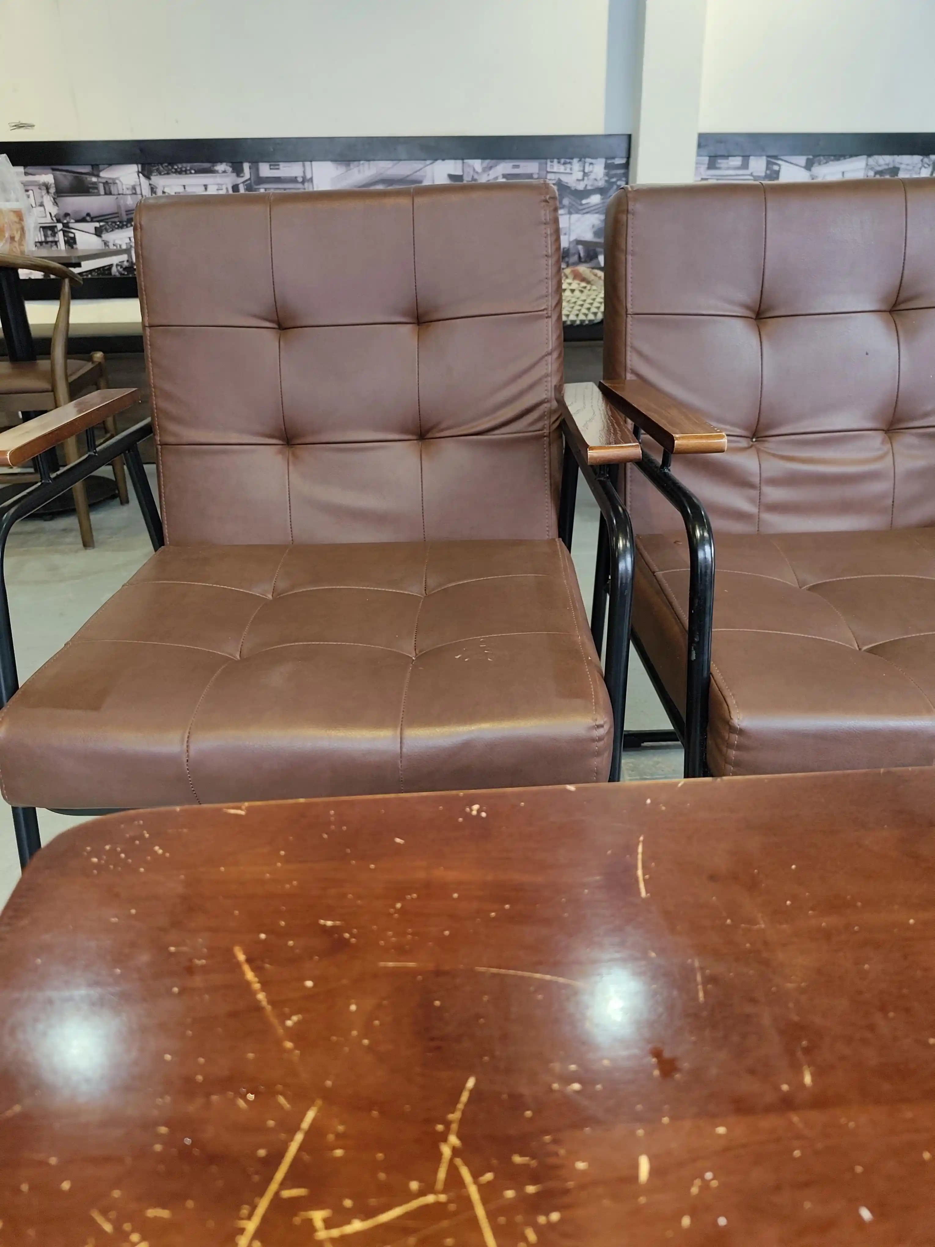 Oturma Odası İçin Sandalyelerin Uygunluğu: Tasarım, Konfor ve Kullanım Değerlendirmesi