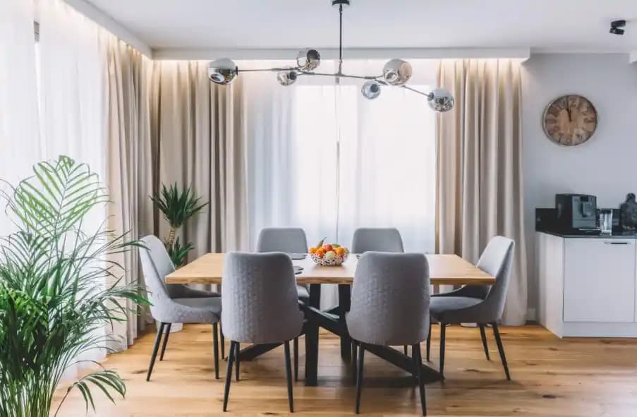 Perde Seçimi ve Uygulamasında Stil, Renk ve Kumaş Uyumu ile Estetik Çözümler