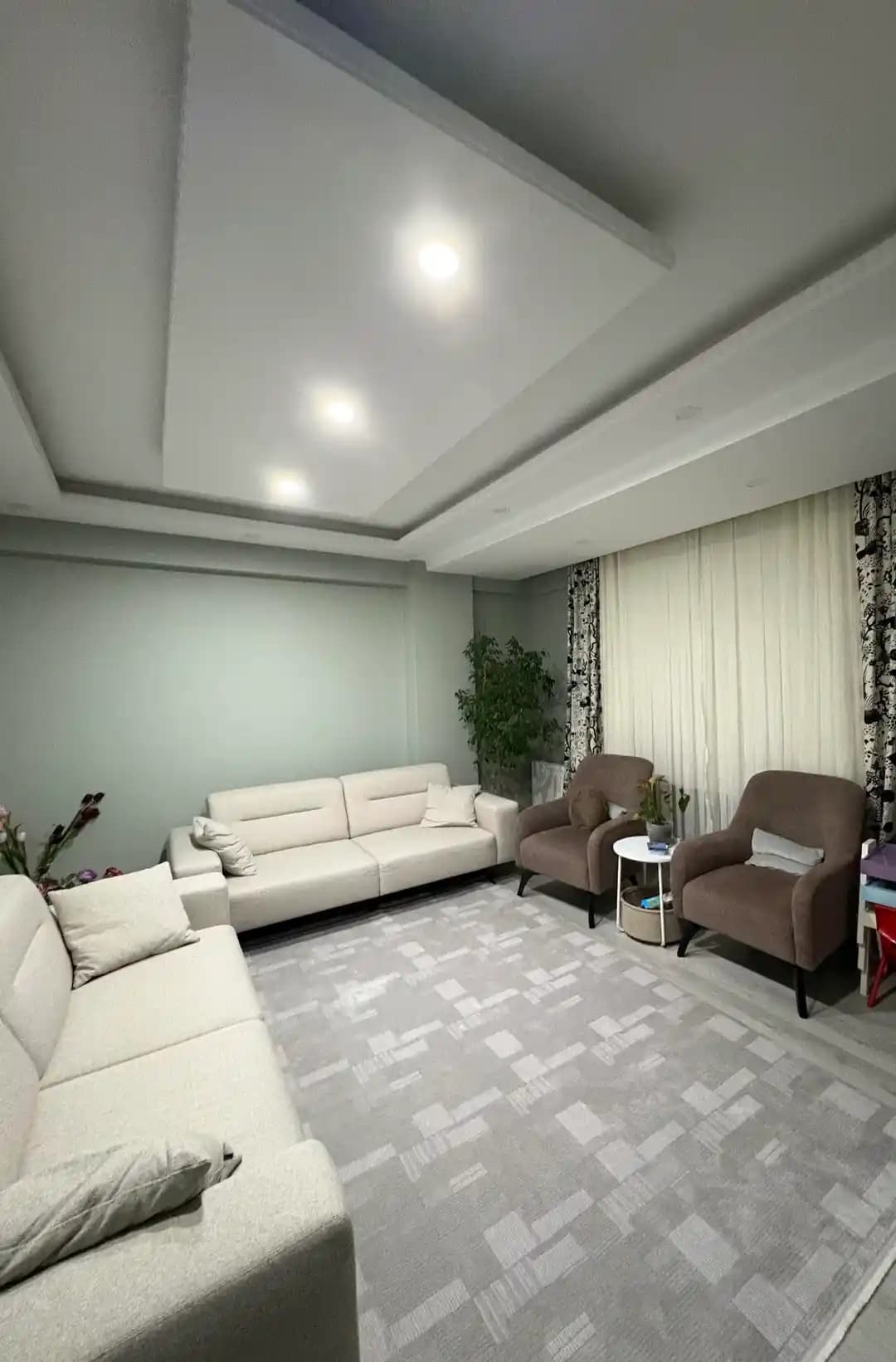 Salon Tasarımında Halı Seçimi ve Dekorasyon Önerileriyle Estetik ve Fonksiyonellik