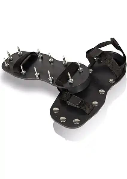 Dekor Çim Havalan<dı>rma Ayakkabısı ile Bahçe Bakımında Yeni Dönem