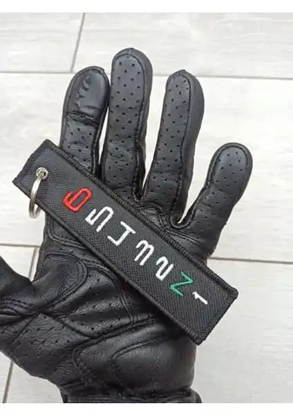 Yeles Vites Geçişli Motorcu Kumaş Anahtarlık: Şıklık ve İşlevselliğin Birleşimi